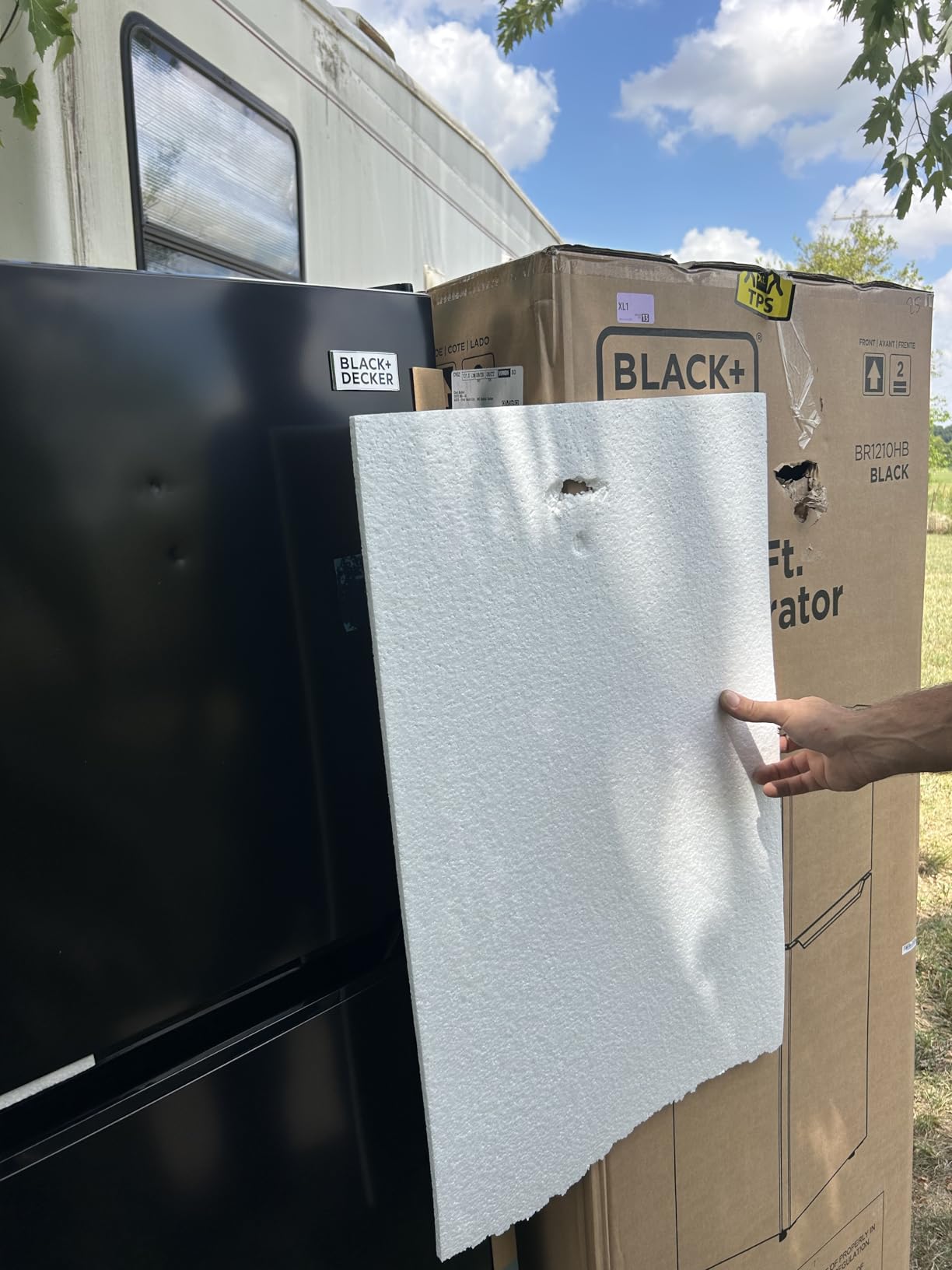 BLACK+DECKER 12.1 Cu. Ft. Top Mount Refrigerator, BR1210HW, White | 2 Door Refrigerator with Top Freezer and Adjustable Temperature Control, Full Size for Homes and Apartments, Energy Star customer photo 2
