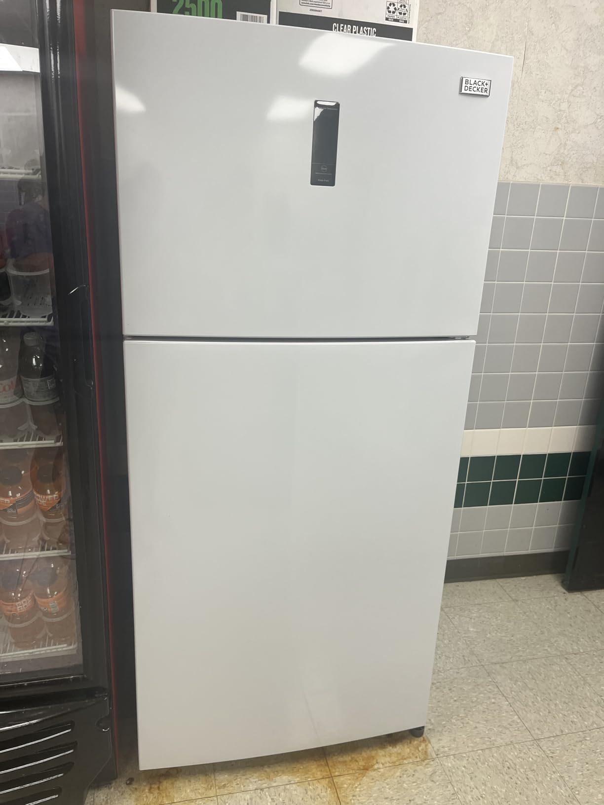 BLACK+DECKER 16.4 Cu. Ft. Top Mount Refrigerator, BR1640KW, White | 2 Door Fridge with Top Freezer and Separate Temperature Controls, Auto Defrost, Full Size for Homes and Apartments customer photo 2
