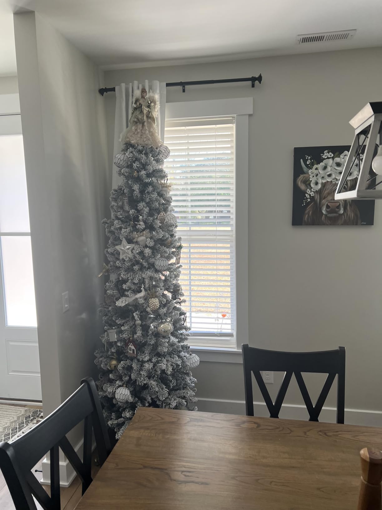 SHareconn 6ft Prelit Snow Flocked Artificial Hinged Slim Pencil Christmas Tree with Warm White Lights, Flocked Pencil Spruce Tree, Perfect Decoration Choice for Xmas Holiday, 6 FT, Flocked Green customer photo 1