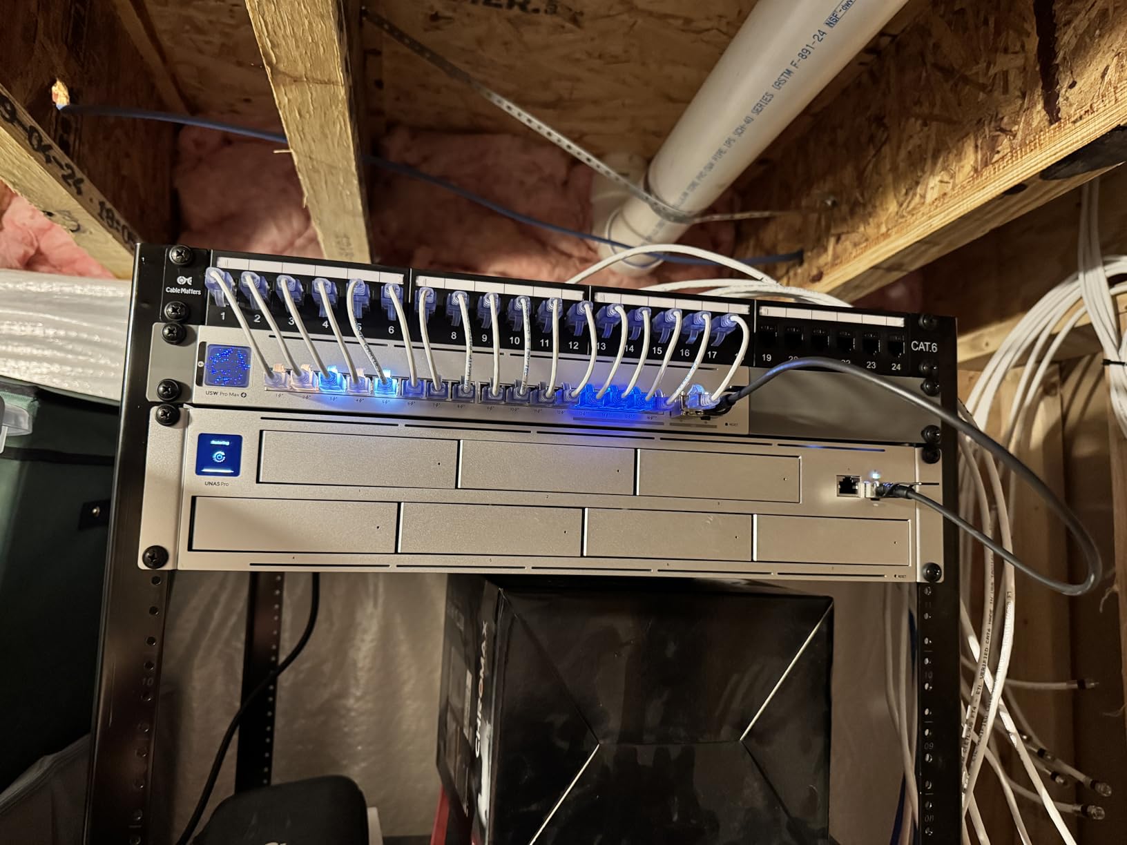 Cable Matters 10Gbps 1U 24-Port Cat6 Ethernet Patch Panel | 19-Inch, Inline Keystone, Cable Management Bar, Rackmount or Wall Mount Network Patch Panel customer photo 1