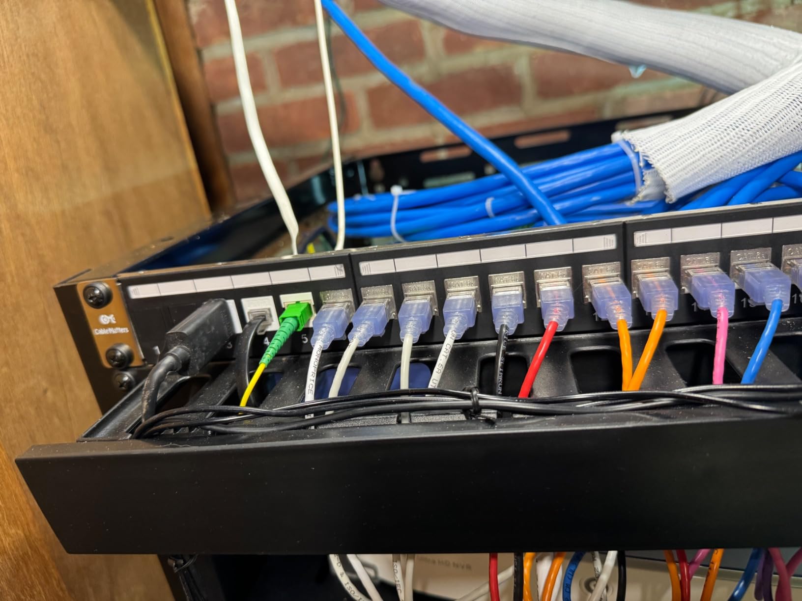 Cable Matters 10Gbps 1U 24-Port Cat6A Ethernet Patch Panel | 19-Inch, Inline Keystone, Cable Management Bar, Rackmount or Wall Mount RJ45 Patch Panel customer photo 2