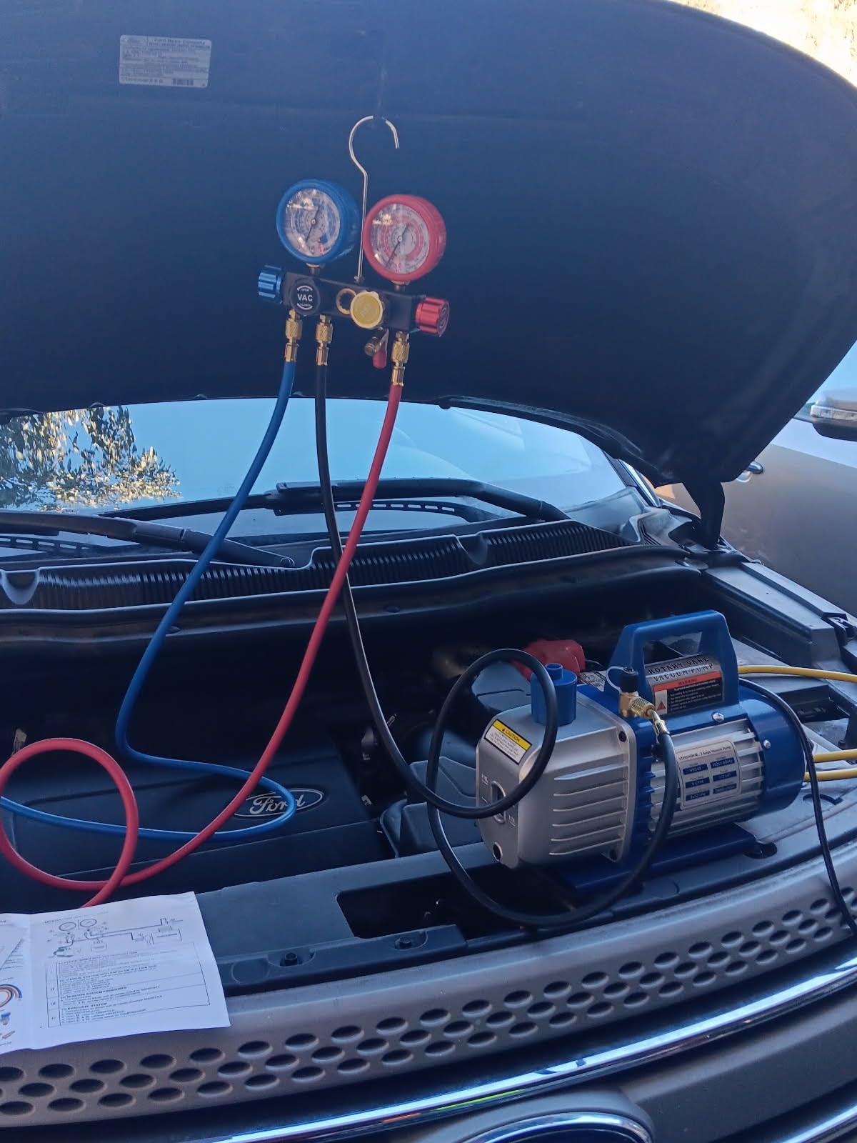 VIVOHOME 1/2 HP 5CFM 2 Stage AC Vacuum Pump and 4 Way Manifold Gauge Set | 110V HVAC Vacuum Pump Kit with Leak Detector 5ft Hoses for R134a R410a R12 R22 R502 Car Automotive Home Air Conditioning customer photo 2