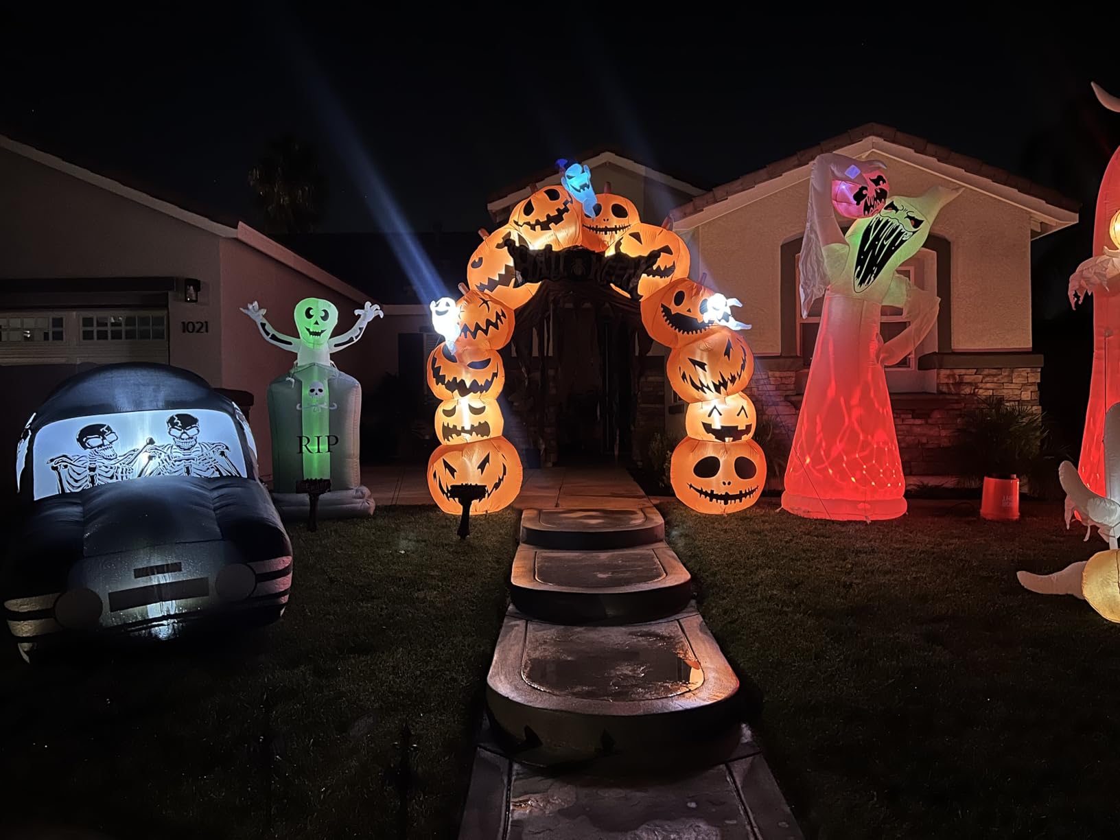 MGparty 10FT Halloween Inflatables Pumpkin Archway with LED Built-in Halloween Yard Decoration Blow Up Inflatable for Outdoor Indoor Garden Lawn (10Ft Pumpkin Archway) customer photo 1