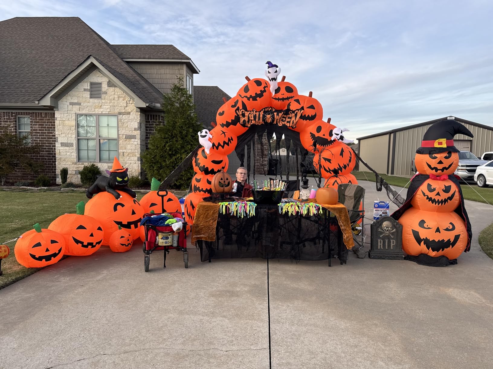 MGparty 10FT Halloween Inflatables Pumpkin Archway with LED Built-in Halloween Yard Decoration Blow Up Inflatable for Outdoor Indoor Garden Lawn (10Ft Pumpkin Archway) customer photo 2