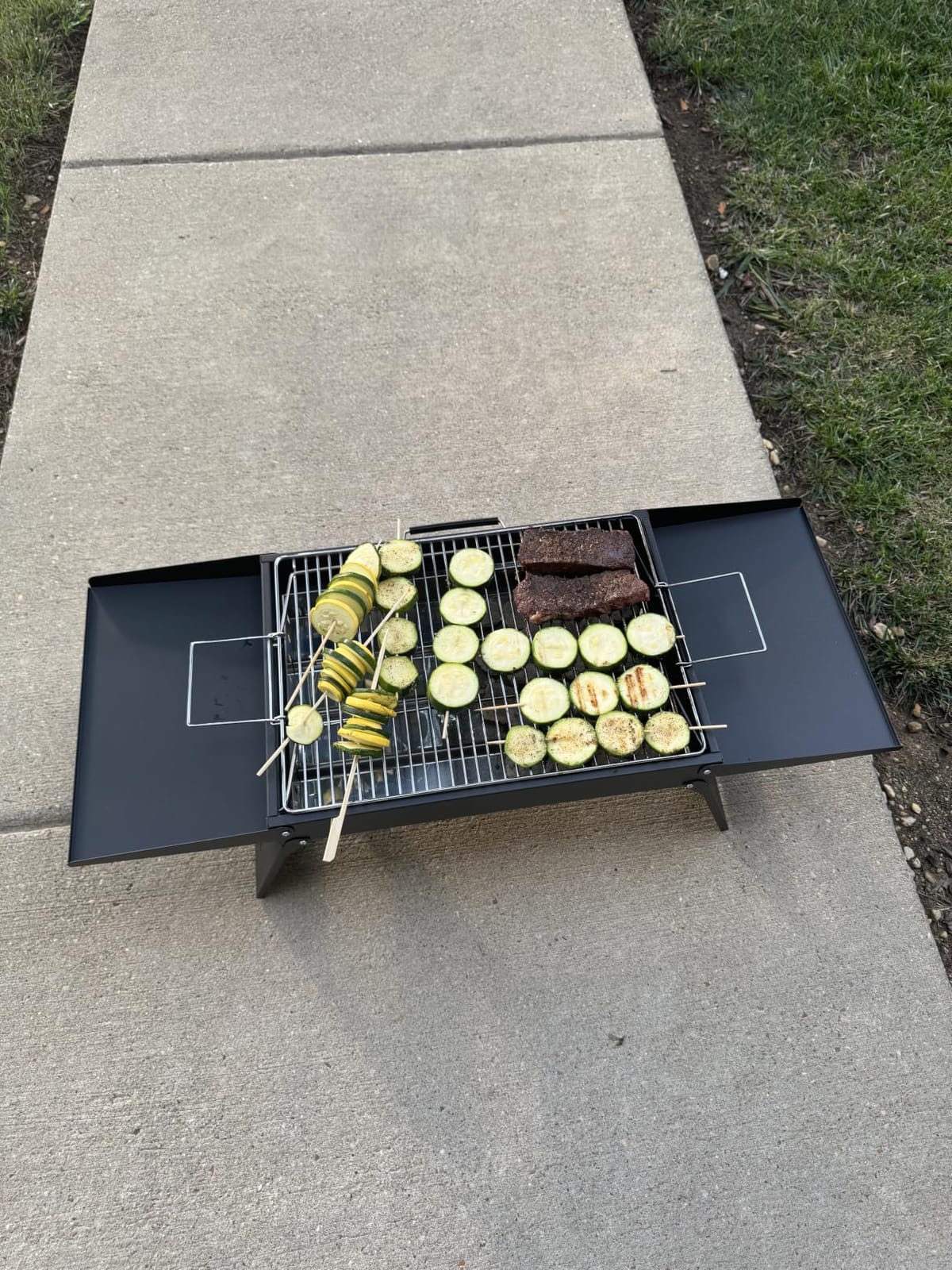 Charmline 14 x 9 inches Small Portable Charcoal BBQ Grill, Foldable Compact Camping Barbecue for 1-3 People, Ideal for Camping, Tailgating, Beach, Picnic & Tabletop Use, Green customer photo 1