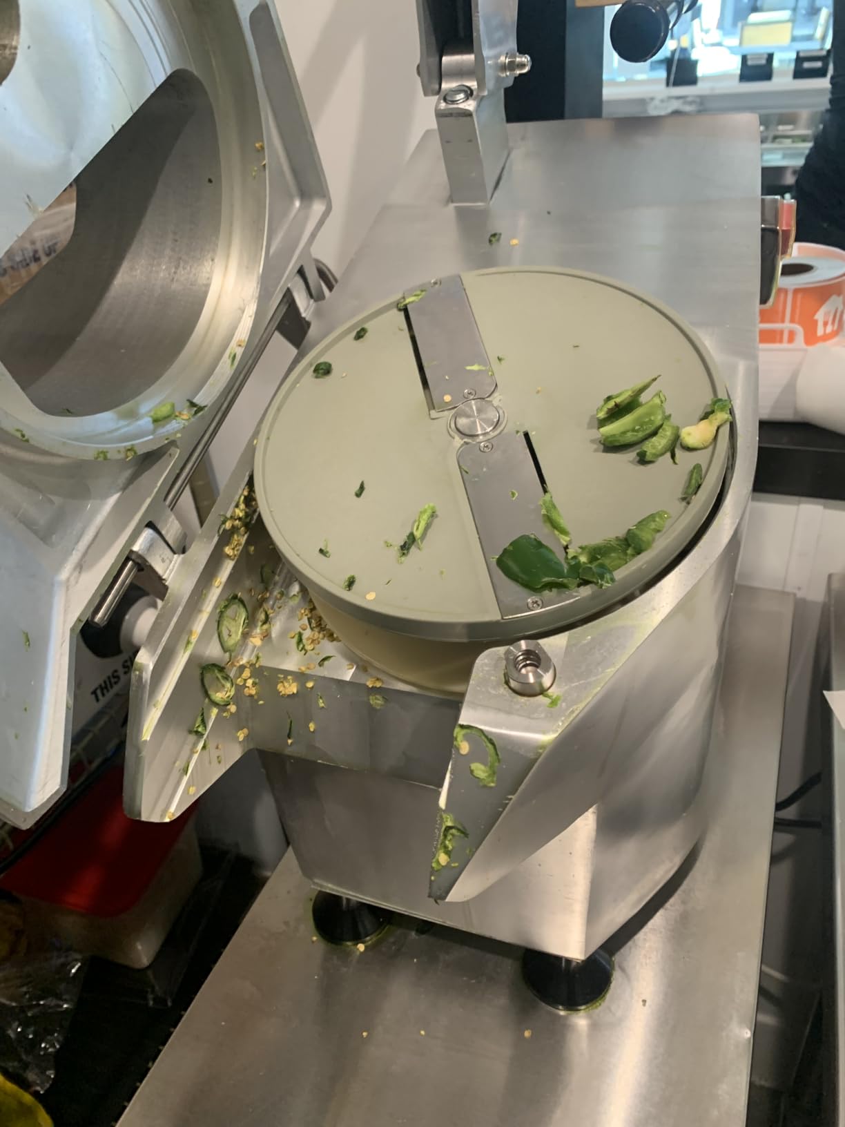 VEVOR Commercial Food Processor 550W Electric Vegetable Slicer 6 Blades | 2 Feeding Holes, 1600 RPM Stainless Steel Vegetable Processor, Interchangeable Blade, 3mm/4mm/7mm Shred and 2mm/4mm Slice customer photo 1