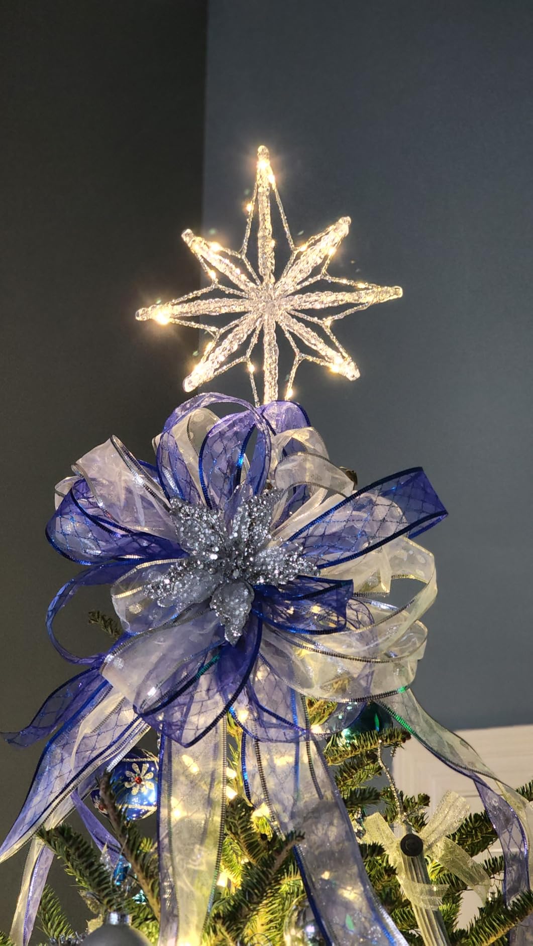 Lewondr Christmas Snowflake Tree Topper, 12.2in Xmas Tree Topper with Glittered Epoxy & 30 LED Bulbs, Remote&USB Powered Snowflake Treetop, Christmas Tree Decor for Home Party, 6H Timer&8 Modes,Silver customer photo 1