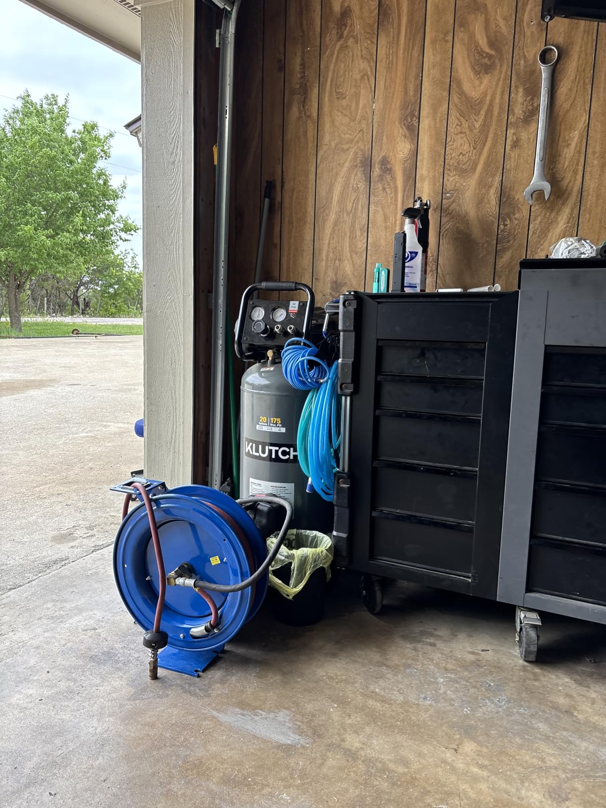 Klutch 20-Gallon Air Compressor, 2 HP, 120V, 175 PSI, 4.2 SCFM at 90 PSI customer photo 1