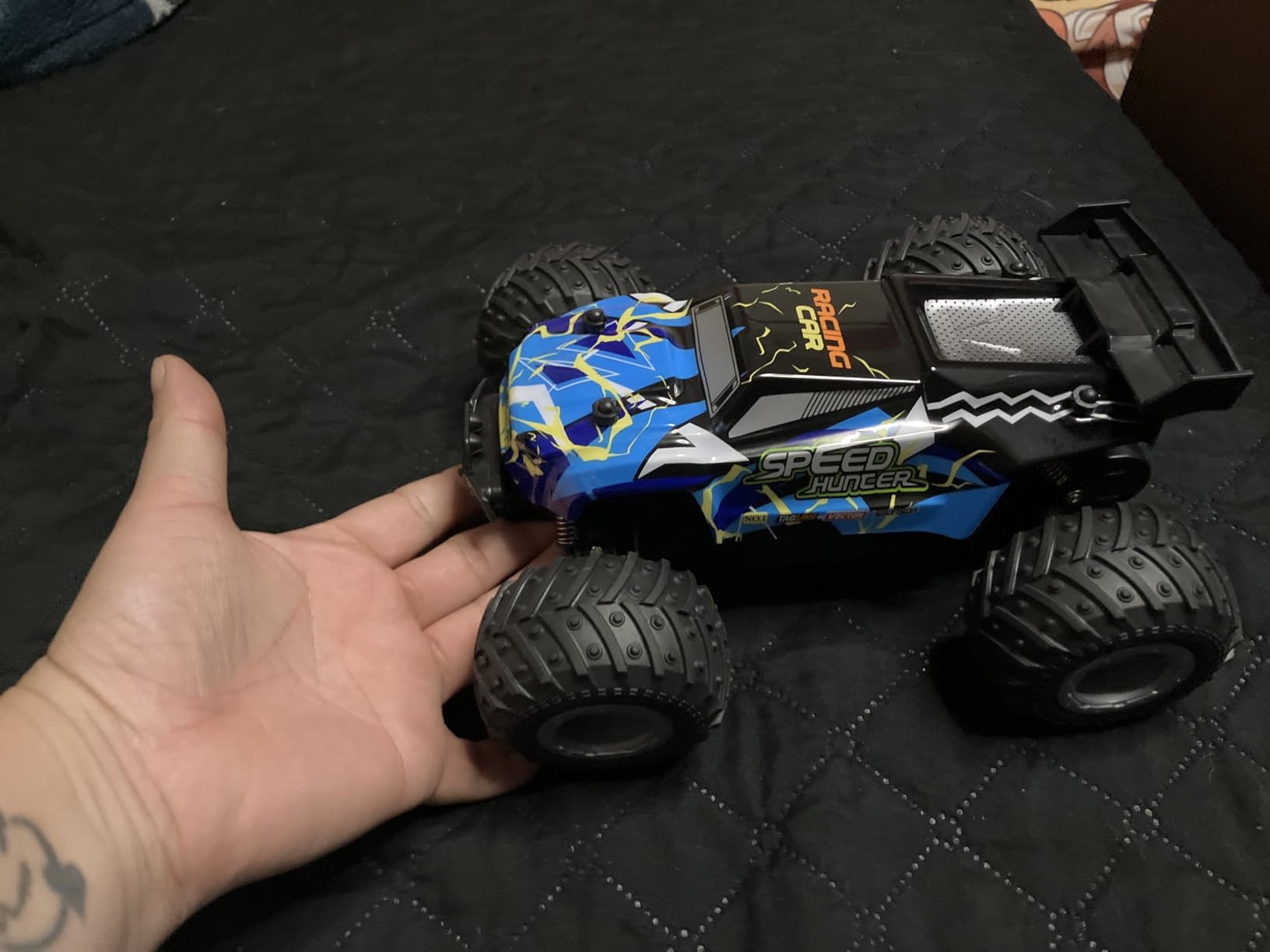 Remote Control Car, All Terrain Remote Control Truck for Boy, 2.4GHz Rc Car with Bodylight and Two Rechargeable Batteries, 20KM/H Monster Truck Toys customer photo 1