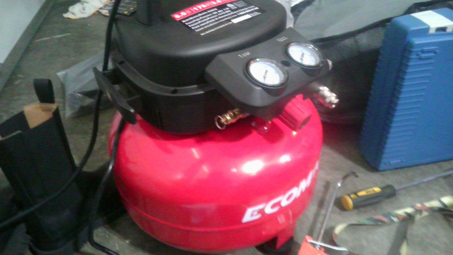 ECOMAX Air Compressor 6 Gallon 175 PSI Pancake Portable Oil-free Tank with 10 PCS Accessories Kit customer photo 1