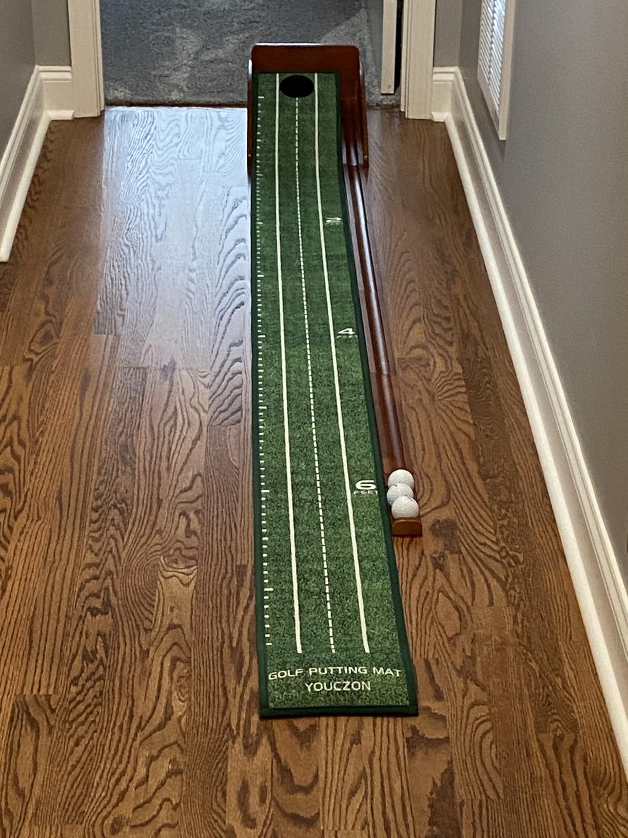 YOUCZON Putting Green Indoor, Golf Putting Mat with Auto Ball Return customer photo 1