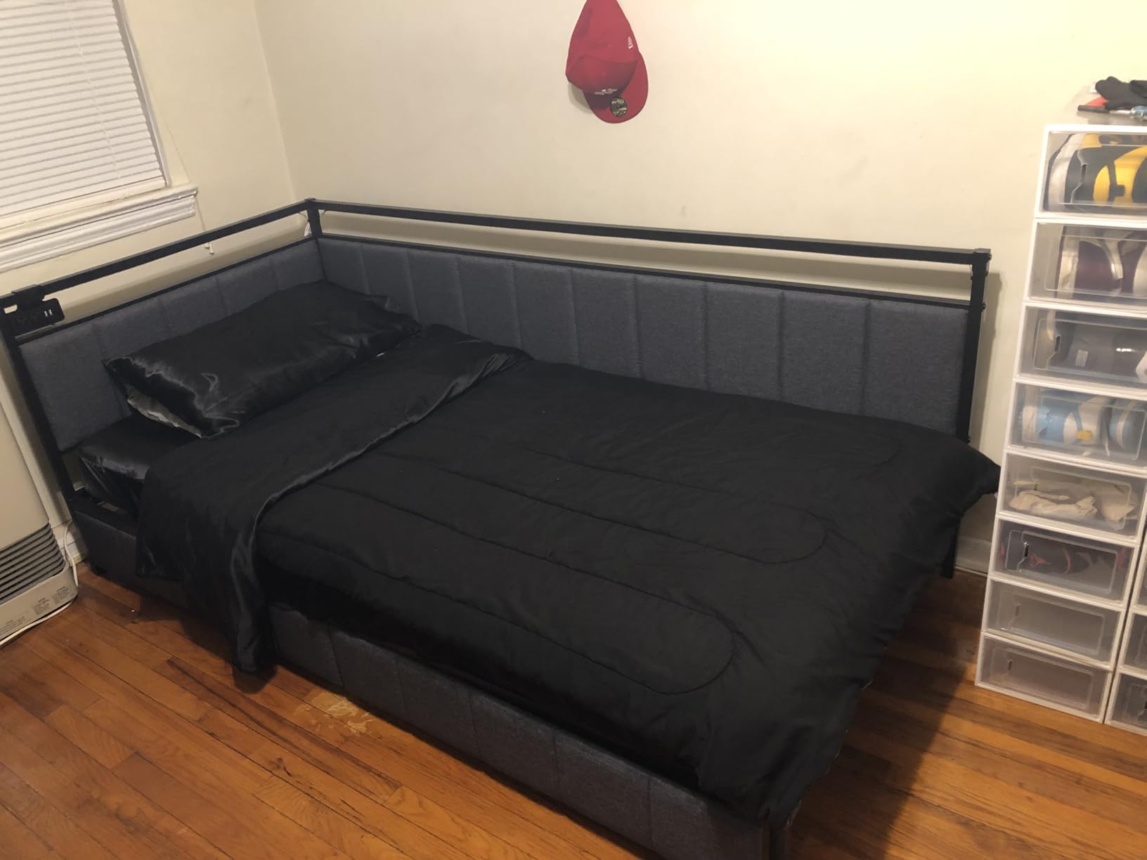 Hasuit Corner Bed Frame with Storage Drawers, Twin Daybed with Line Fabric Upholstered Fence, Kids Bed Unit with LED Light and Charging Station, Modern Bed Frame customer photo 1