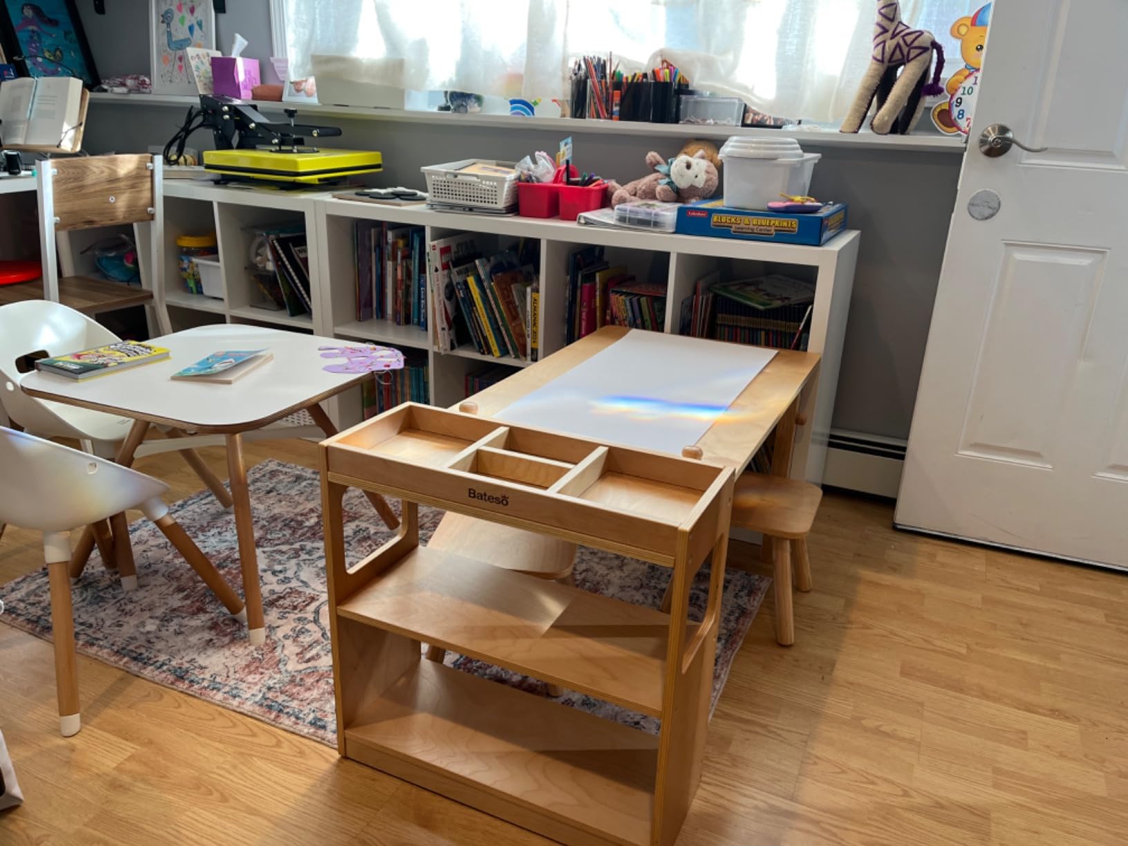 Bateso Kids Art Table and 2 Chairs Set with Roll Paper & Storage, Wooden Kid Craft Table for Drawing, Learning and Reading customer photo 1