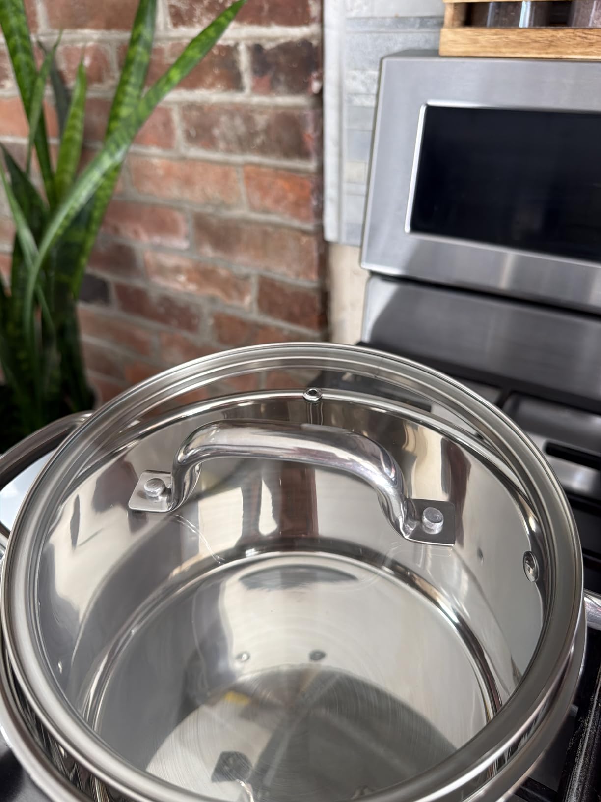E-far 24-Quart Large Stock Pot, Stainless Steel Stockpot with Lid for Boiling Cooking Soup Stew Canning, Heavy duty Tri-Ply Bottom Works w/Induction, Commercial Grade & Dishwasher Safe customer photo 1