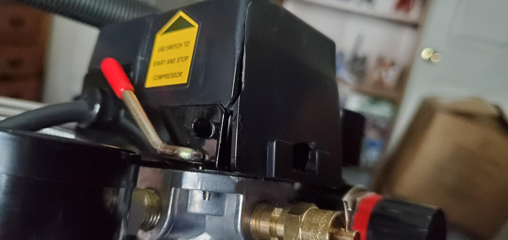 VEVOR Air Compressor, 2 Gallon Steel Tank, 1HP 2.1CFM @ 90PSI Oil Free Air Compressor & Max. 120PSI Pressure, 81dB Ultra Quiet Portable Compressor for Auto Repair, Tire Inflation, Spray Painting, 120V customer photo 2