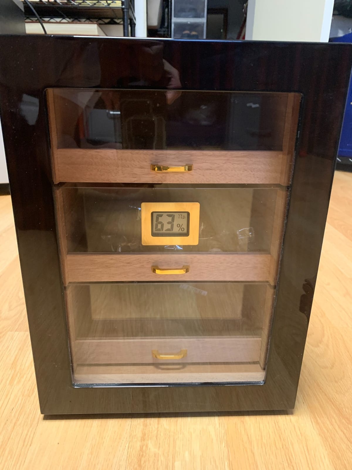 Woodronic Cigar Humidor, Spanish Cedar Cigar Humidor Cabinet with LED Light, Magnetic Door, Accurate Digital Hygrometer, Dividers and Cigar Accessory Drawer, Gift for Men (100-150 Cigars) customer photo 1