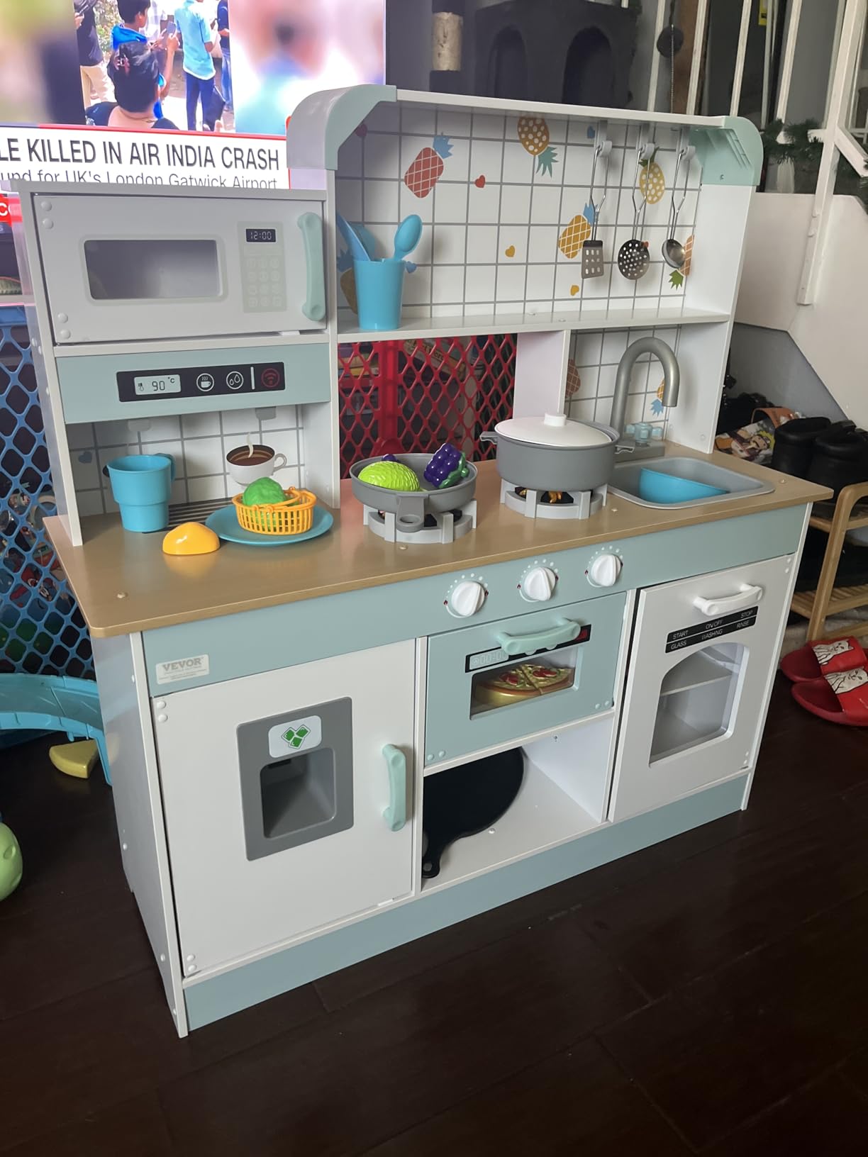 VEVOR Wooden Play Kitchen Toy, Play Kitchen for Kids with Lights and Sounds, Toddler Kitchen with Ice Maker, Oven, Sink, Microwaves, Fridge and Utensil and Fruit Accessory for Toddlers, White customer photo 2