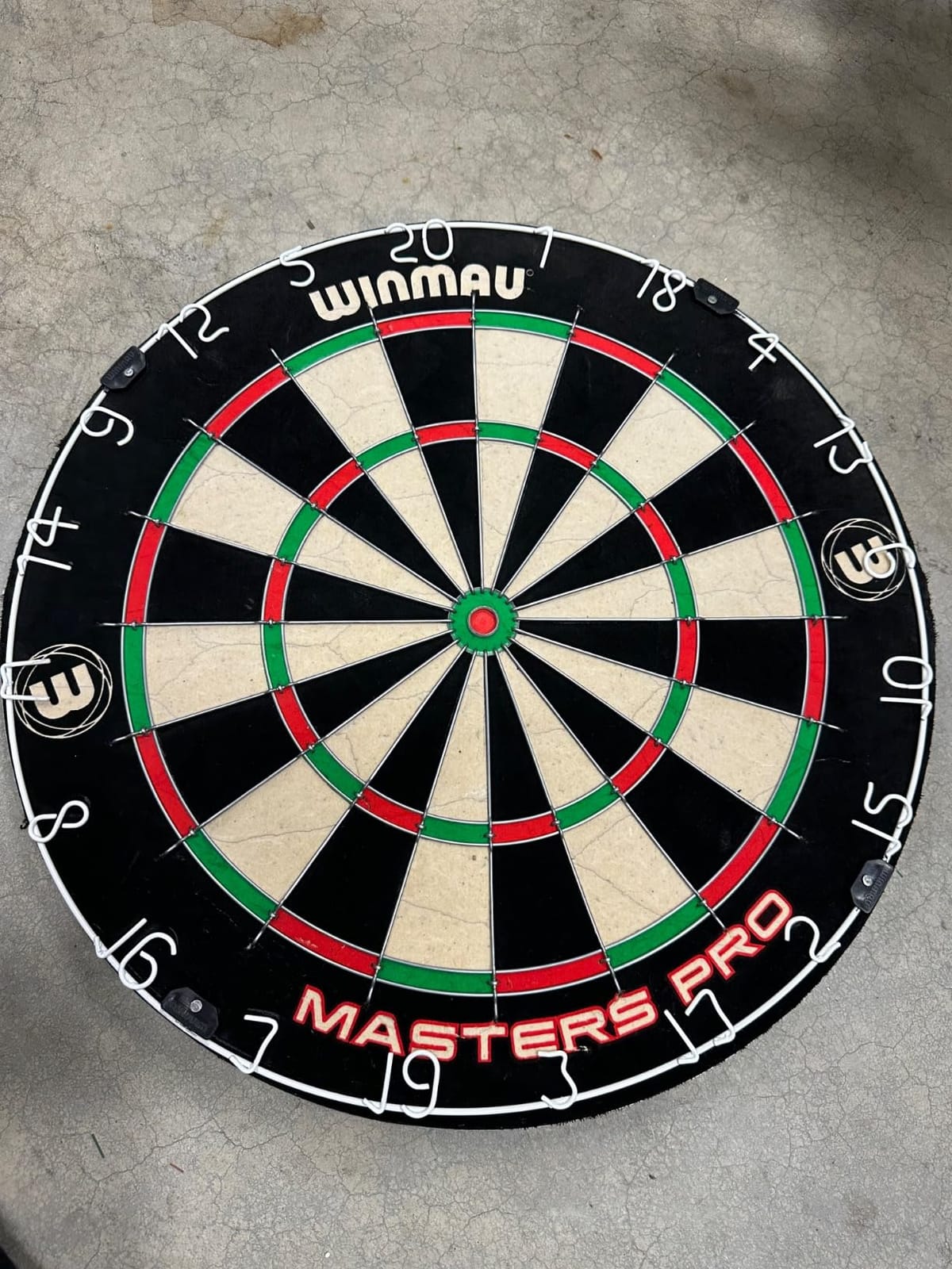 WINMAU Masters Pro Dartboard Set - Complete Cabinet Set with Steel Tip Darts, Self-Healing Sisal Board customer photo 2
