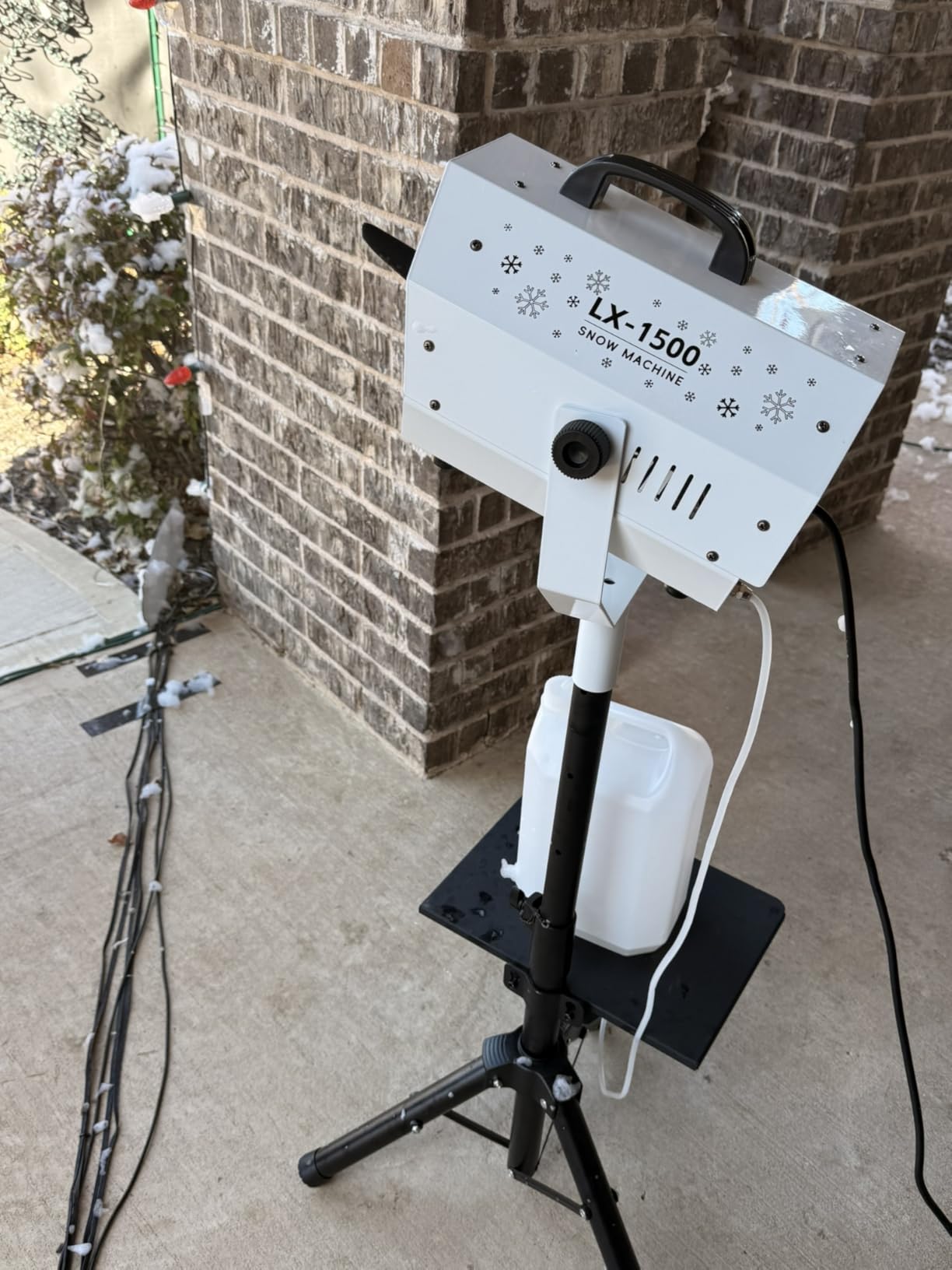 LANGXUN 1500W Snow Machine with Manual & Wireless Remote Control | Large Output Snowmaking Machine for Indoor & Outdoors | Adjustable Snowflake Size | Perfect for Christmas, Weddings, and Parties customer photo 2