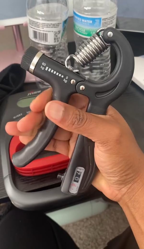 Grip Strength Tester Trainer - Electronic Hand Dynamometer of 400lbs/180kg & Grip strengthener with Adjustable Resistance for Sport customer photo 1