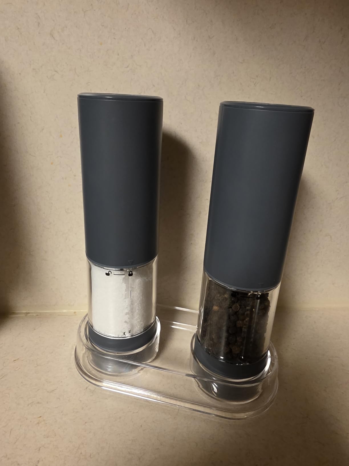 Electric Salt and Pepper Grinder Set Automatic Battery Pepper Mill Shakers Adjustable Coarseness Upgraded Larger Capacity with Led Home and Kitchen Appliances Birthday Gifts for Women Men customer photo 1