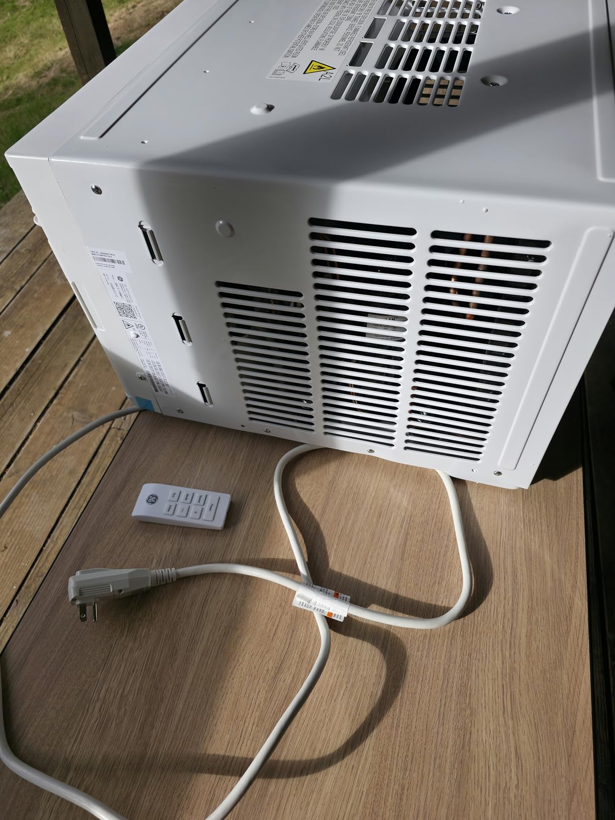 GE 14,000 BTU Smart Window Air Conditioner, Powerful Cooling for Large & Open Spaces up to 700 sq ft, Energy Efficient, Wi‑Fi, Alexa/Google, Quick Install Kit, White customer photo 1