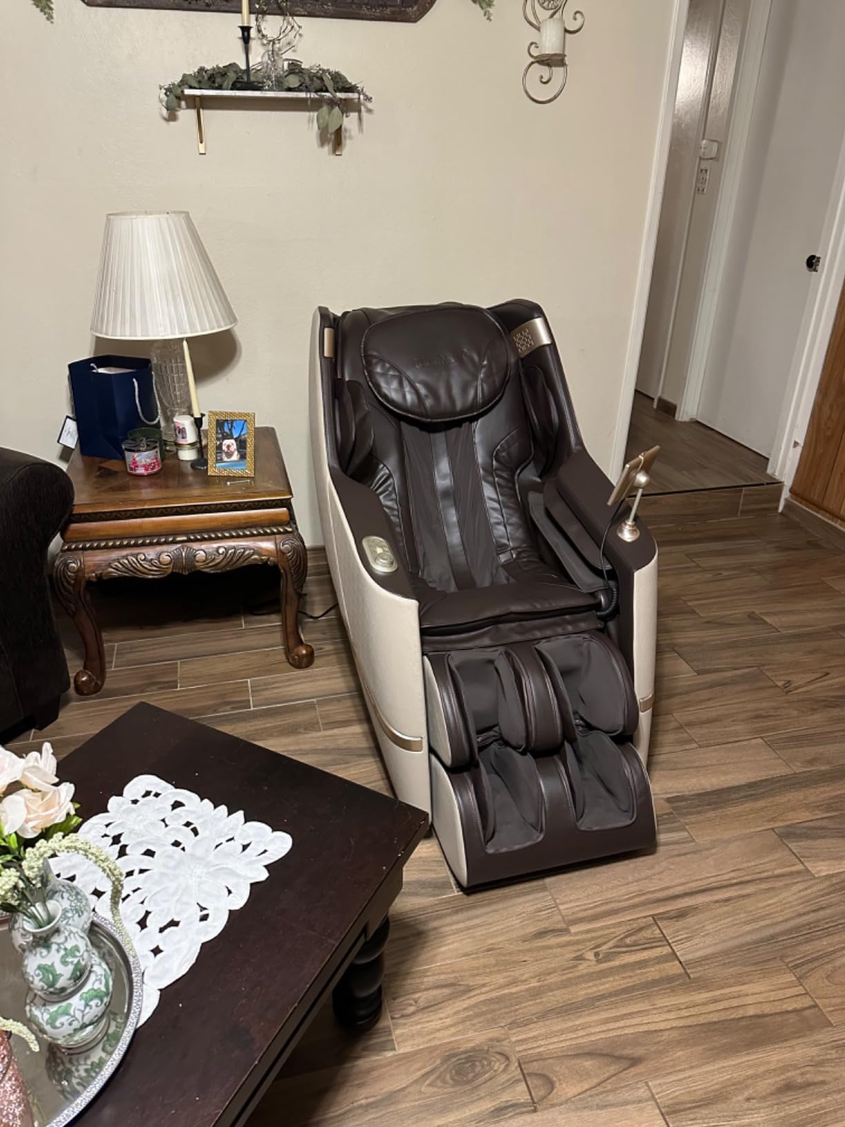 iBooMas Massage Chair Full Body Upgrade 20 Auto Modes Zero Gravity SL-Track | Extendable Footrest, Body Scan, 7 Manual Techniques, Foot Rollers, Heat Therapy, Airbags, Bluetooth, APP (Beige& Brown) customer photo 2