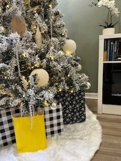 YITAHOME Prelit Snow Flocked Artificial Full Christmas Tree 6ft with Remote Control, Christmas Pine Tree with 11 Light-Modes, 1000 Branch Tips, Foldable Base for Home, Party Decoration customer photo 2