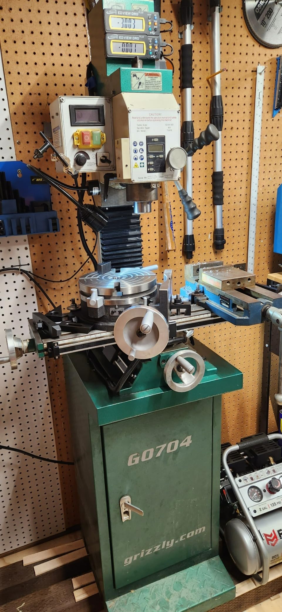 VEVOR Rotary Table 6inch(150mm) Horizontal Vertical Milling Table 2/5inch(10mm) 4-Slot Milling Rotary Table MT-2 Rotary Table for Milling with Indexing Plate Set for Precision Milling Drilling customer photo 1