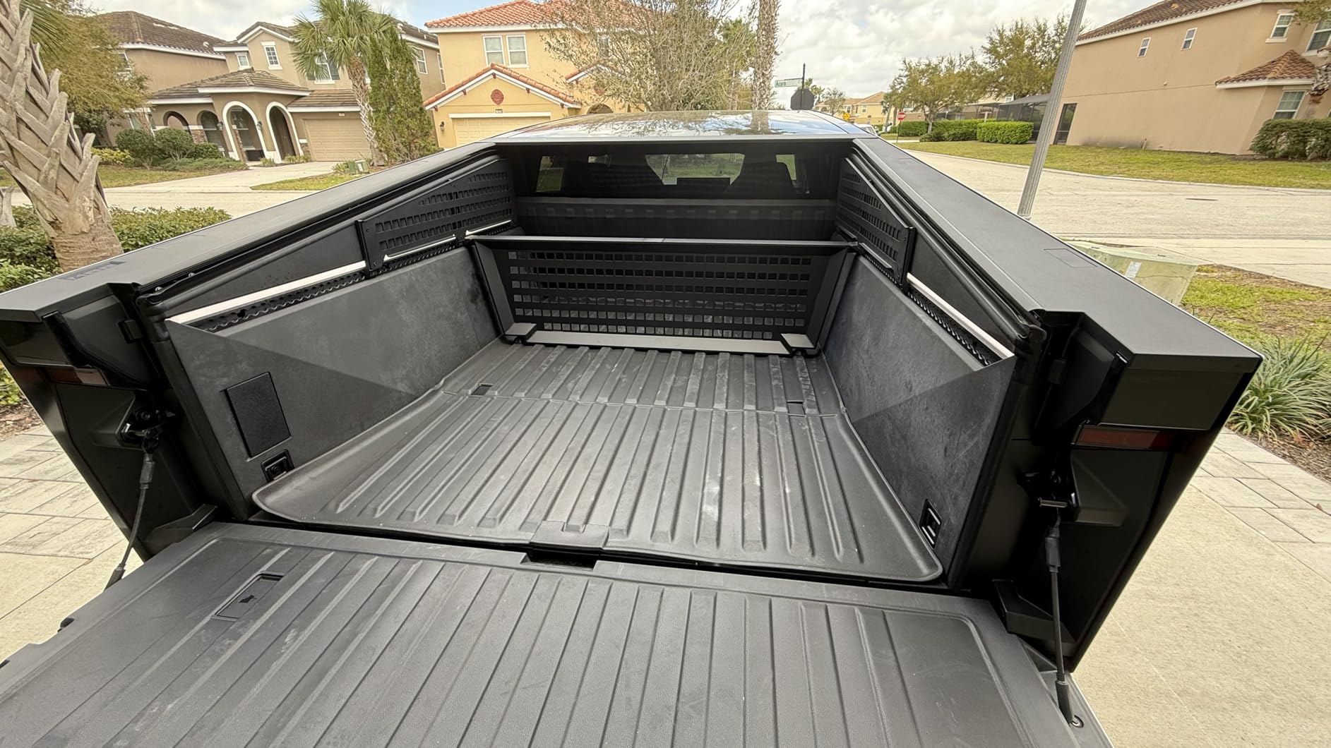 Truck Bed Divider for Tesla Cybetruck Accessories 2023-2026, Adjustable Cargo Dividers Aluminum Modular Storage Organizer Molle Panels for Camping, Off-Road (NOT for 2026 Dual Motor AWD) customer photo 2