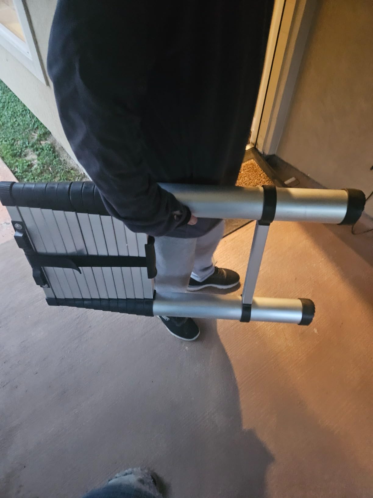 VEVOR 12.5FT Aluminum Telescoping A-Shape Extension Ladder, 375 LBS Capacity Lightweight, Multi-Button Retraction Collapsible Multi-Purpose Ladder with Stabilizer Bar for RV & Camper customer photo 2