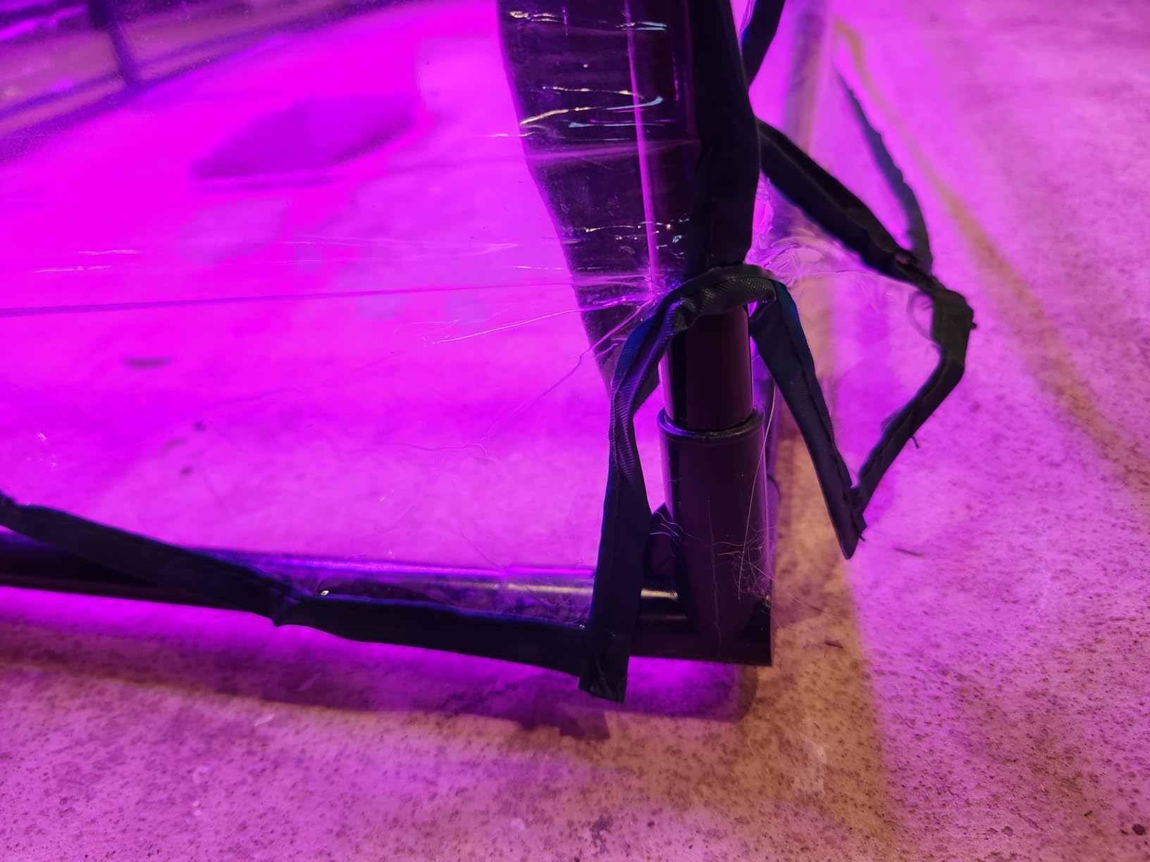 Meonum Mini Greenhouse with Grow Light, 23.6