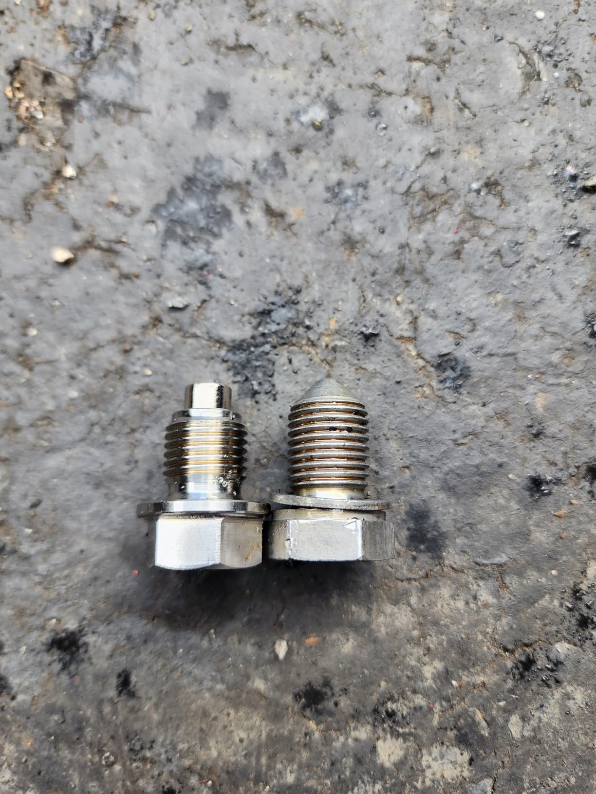 M14x1.5 Magnetic Oil Drain Plug, Magnetic Stainless Steel Oil Pan Drain Nut Bolt with 5PCS Copper Crush Washer Anti Leakage, Universal Leak-proof Replacement, Fits Most Cars, Motorcycles, Boats customer photo 1