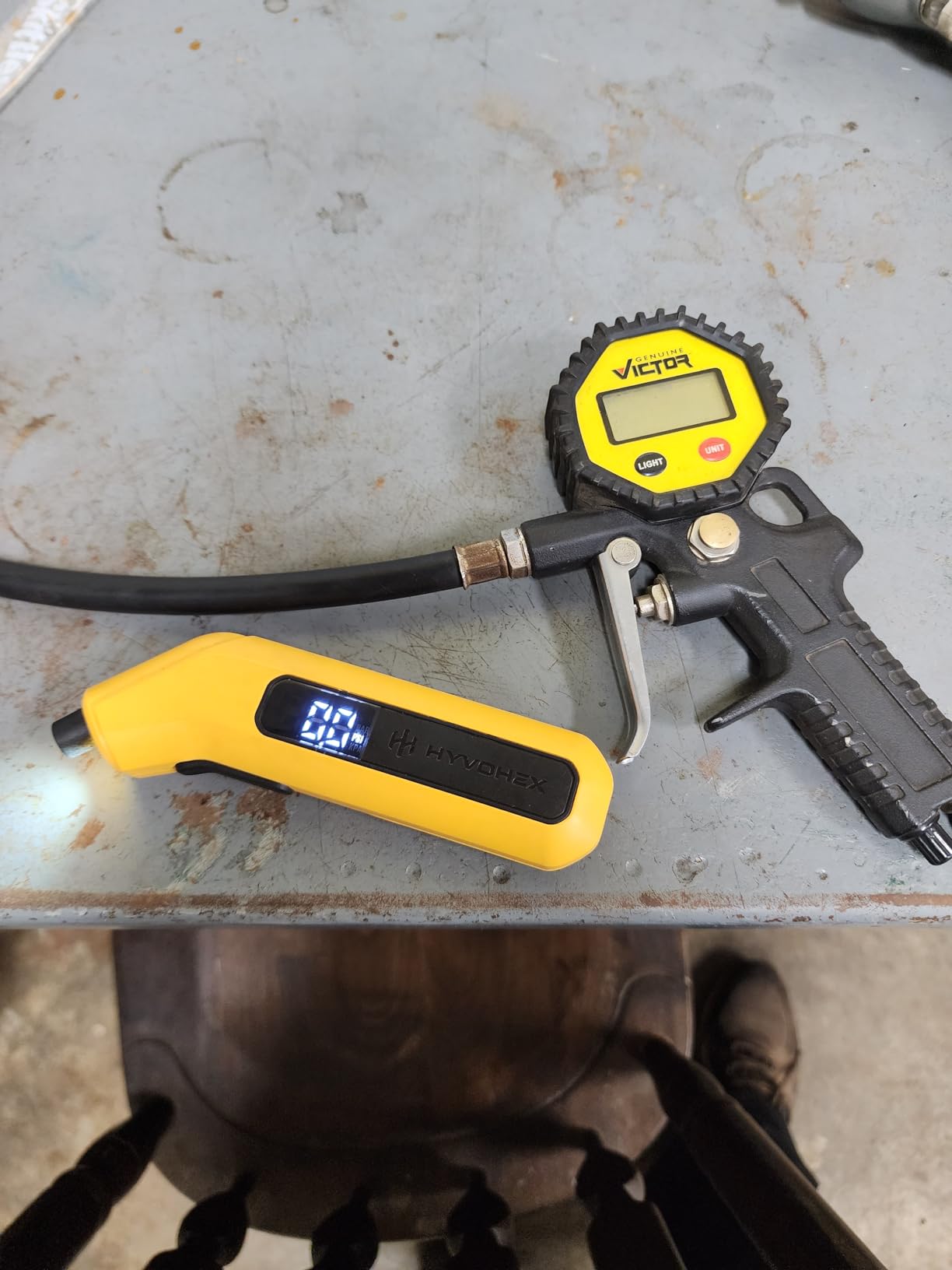HYVOHEX Digital Tire Pressure Gauge 200 PSI for Car, RV, Truck, Bike | ANSI B40.7 Grade 2A(±0.5%) Calibrated, Replaceable AAA Batteries, LED Backlight Display, Industrial Tire Pressure Gauge Yellow customer photo 2
