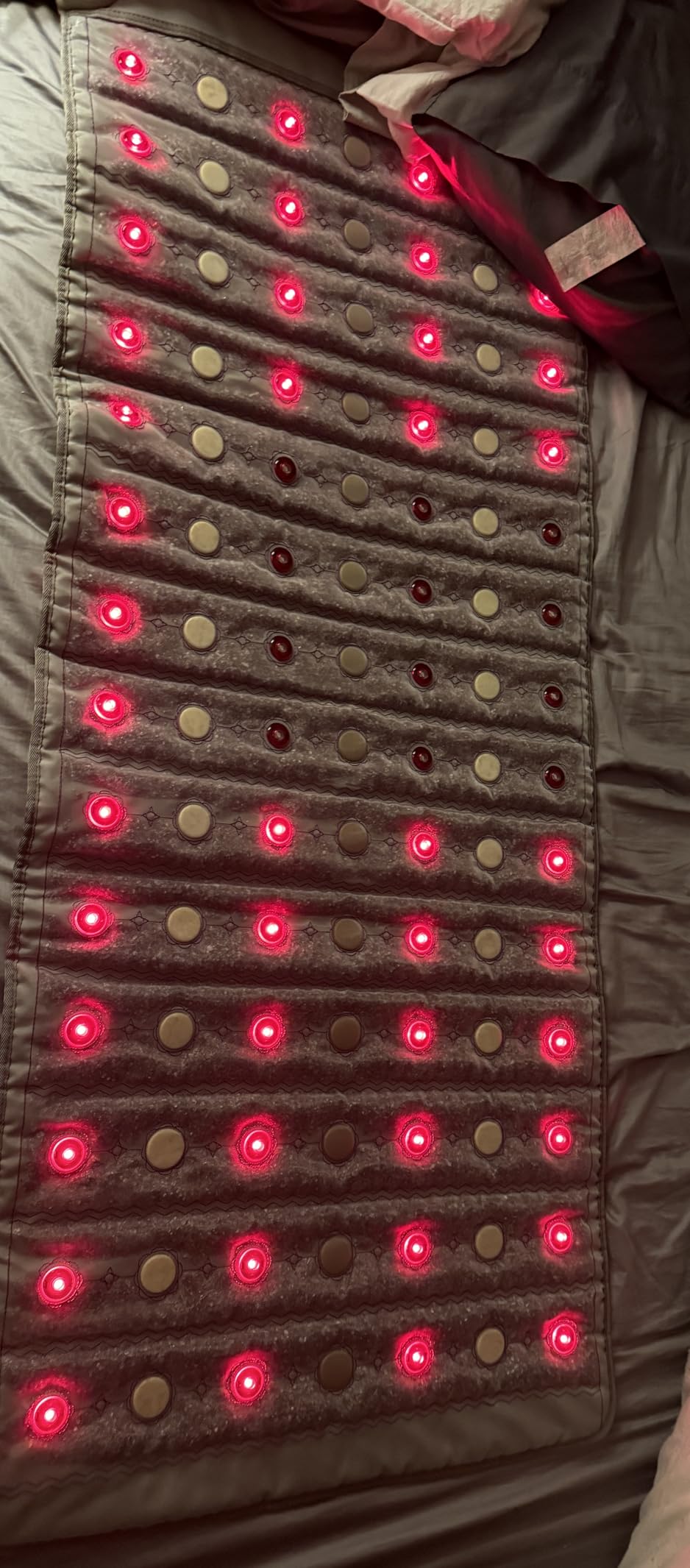 VEVOR Far Infrared Heating Pad, Amethyst Heating Pad with Jade & Tourmaline Stones, 660nm Photon Light & Negative Ions, 103-159F Hot Gemstones Mat with 0-12 Hours Timer for Pain Relief (32