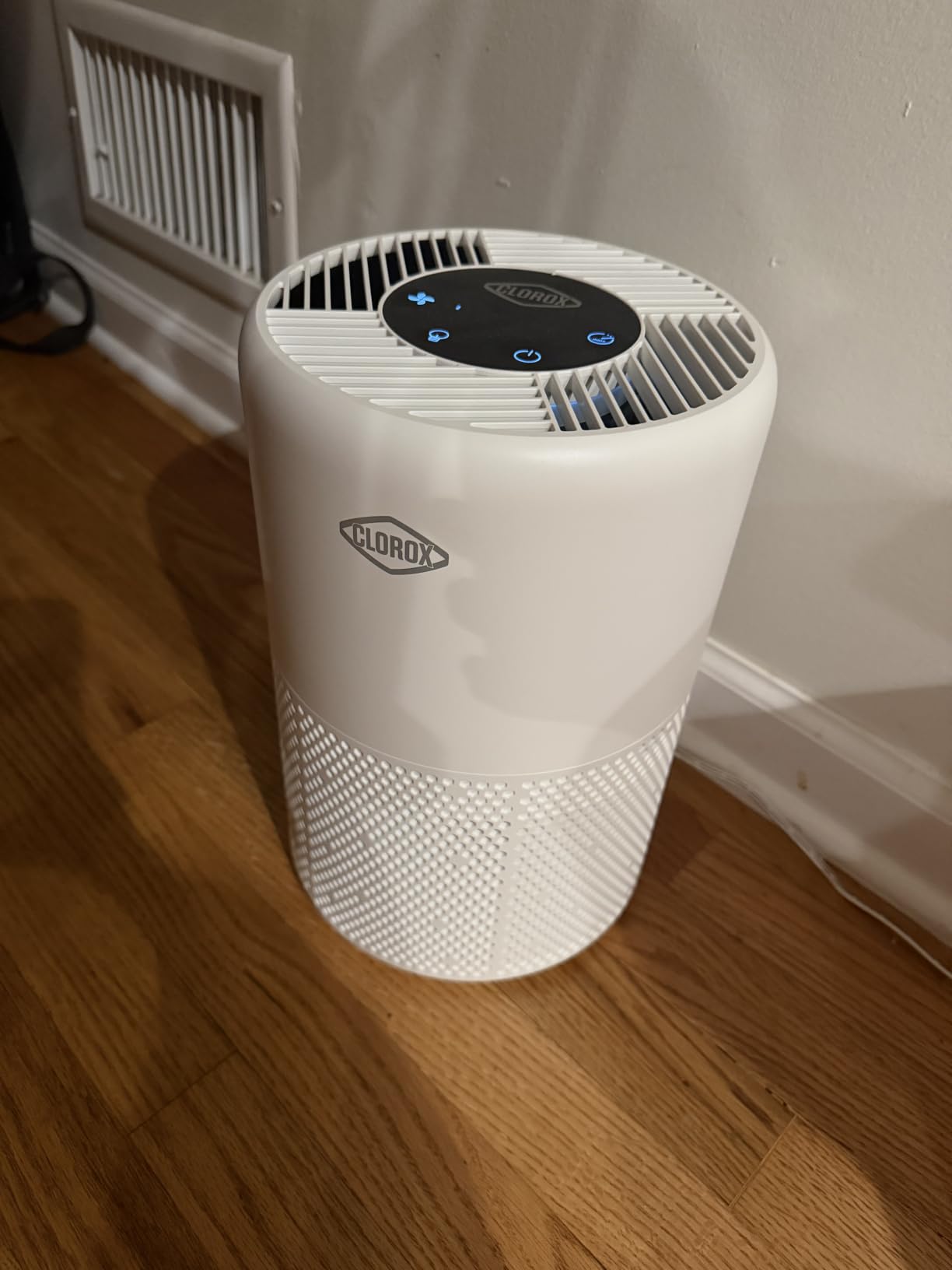 Clorox Medium Room Turbo Air Purifiers for Home With True HEPA Filter | 1,000 Sq Ft | Reduces 99.9% of Mold, Viruses, Wildfire Smoke, Allergens, Pet Allergies, Dust | Whisper Quiet customer photo 2