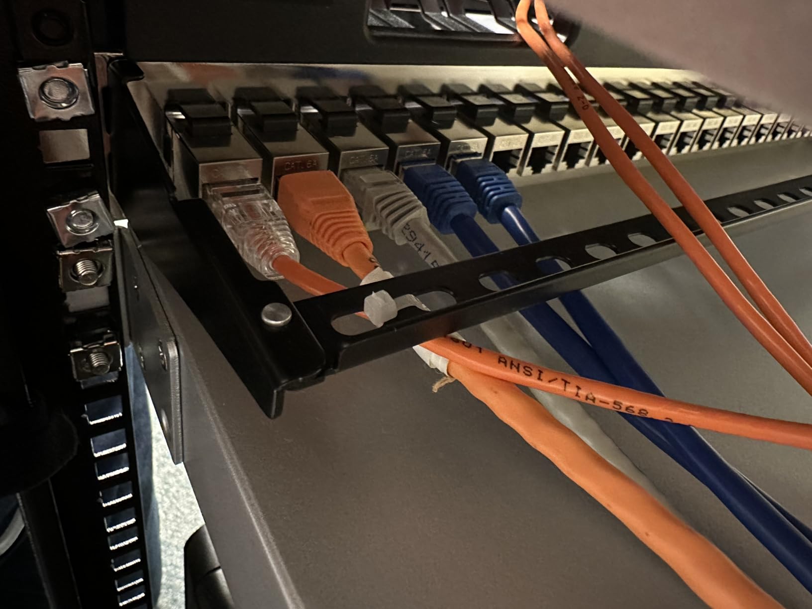 Jadaol [UL Listed] 24 Port Patch Panel Rackmount or Wall Mount 19-Inch 1U | Cat 6A Network Panel Preloaded with 24 Keystone Couplers plus 1 Spare, 10Gbps Ethernet Panel with Cable Management & Back Bar customer photo 1