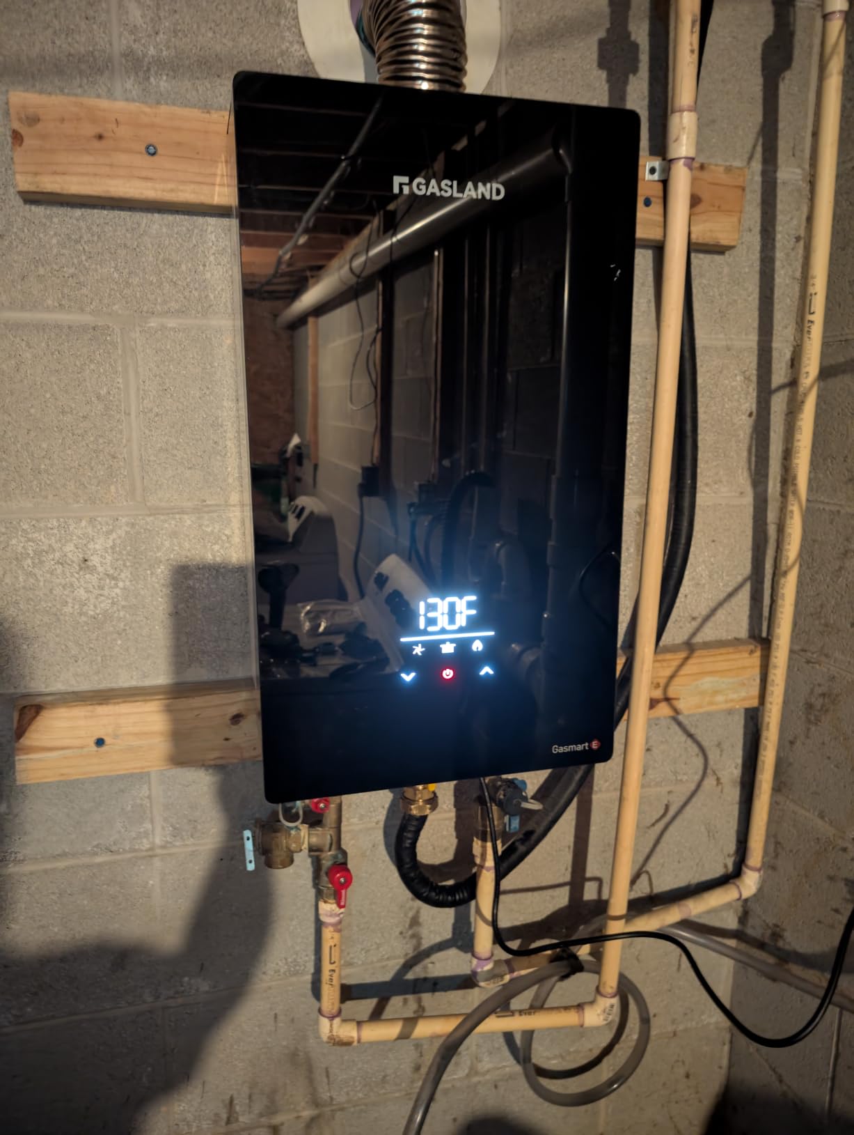 GASLAND Gasmart E 199,000 BTU Tankless Water Heater, Up to 7.6 GPM, CSA Certified Whole House Natural Gas Indoor Installation Residential On-demand Instant Hot Water Heater, CE686NG customer photo 1