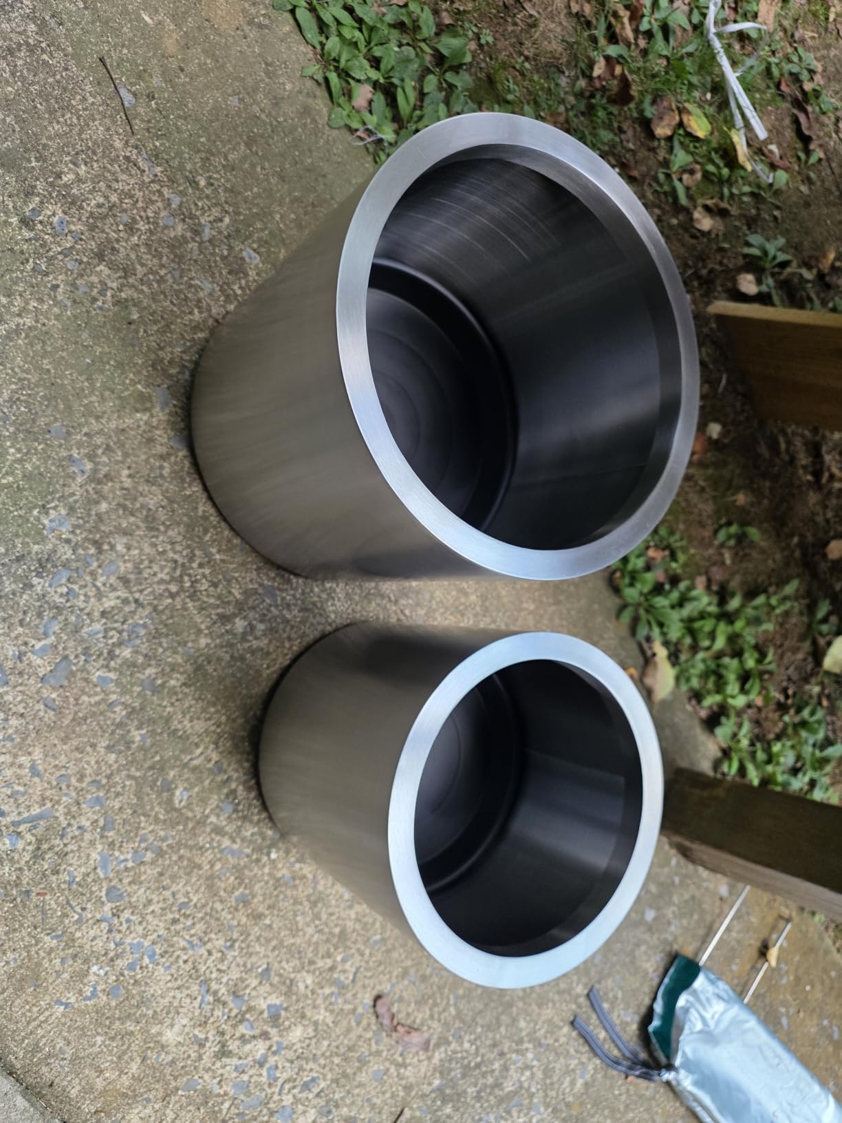 Longrun Round Stainless Steel Flower Pot 25cm & 30cm Modern Garden Planter for Indoor & Outdoor Decor Two Packs customer photo 1