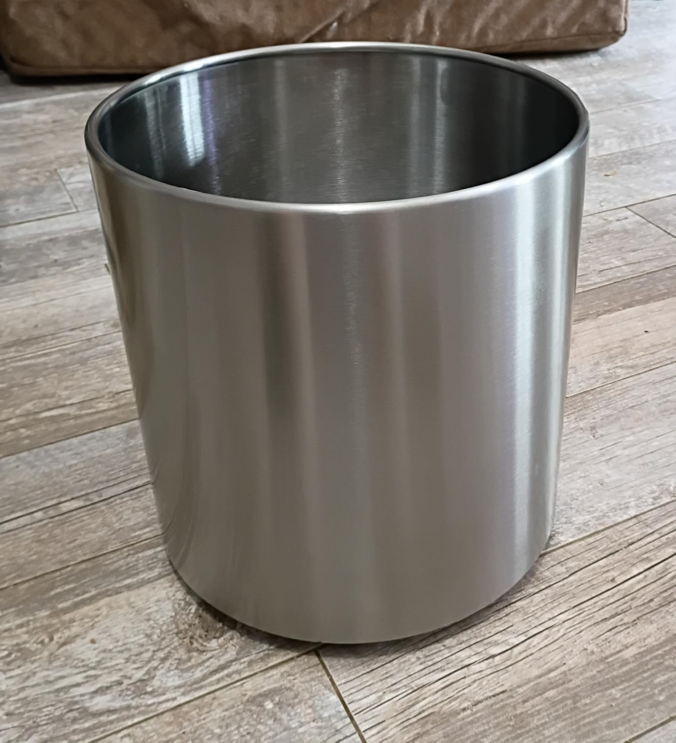 Longrun 9.8 Inch Dia Round Planter, Modern Indoor Outdoor Large Stainless Steel Plant Pot and Plant Caddy with Wheels for Home Patio Garden, Easy to Clean and Move customer photo 1