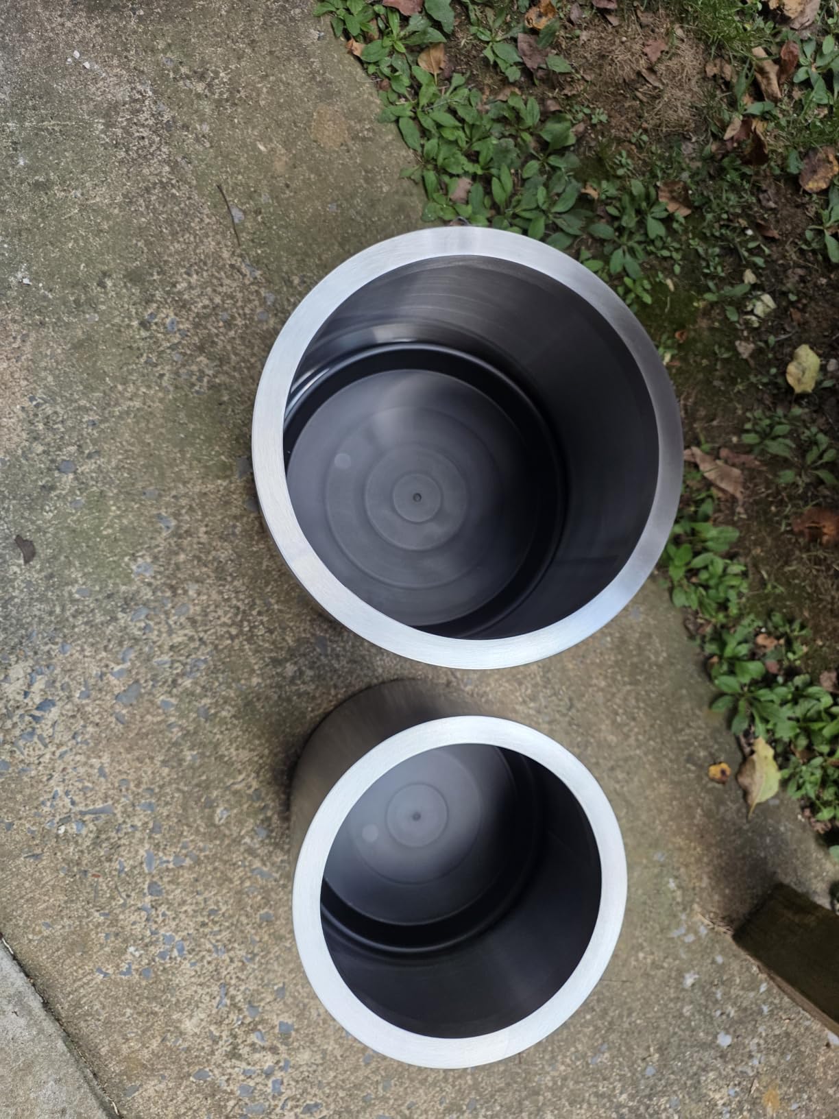Longrun 11.8 Inch Dia Round Planter, Modern Indoor Outdoor Large Stainless Steel Plant Pot and Plant Caddy with Wheels for Home Patio Garden, Easy to Clean and Move customer photo 1