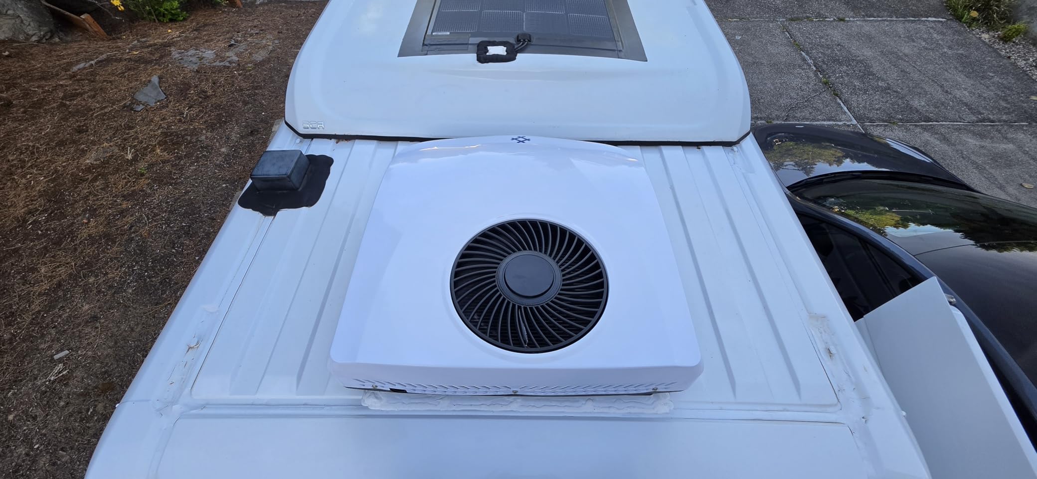 Outequip RV Air Conditioner, 12V 10000 BTU Rooftop Air Conditioner for RVs, Trucks, Vans, Campers, Tractor, Low Profile Quiet AC Unit customer photo 2