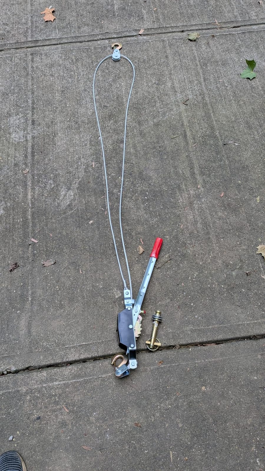 VEVOR Come Along Winch, 2 Ton (4,409 lbs) Pulling Capacity, 12 ft Steel Cable, 2 Hooks, Heavy Duty Ratchet Power Puller Tool with Dual Gears, Automotive Hoist Cable Puller Ideal for Vehicle Rescue customer photo 1