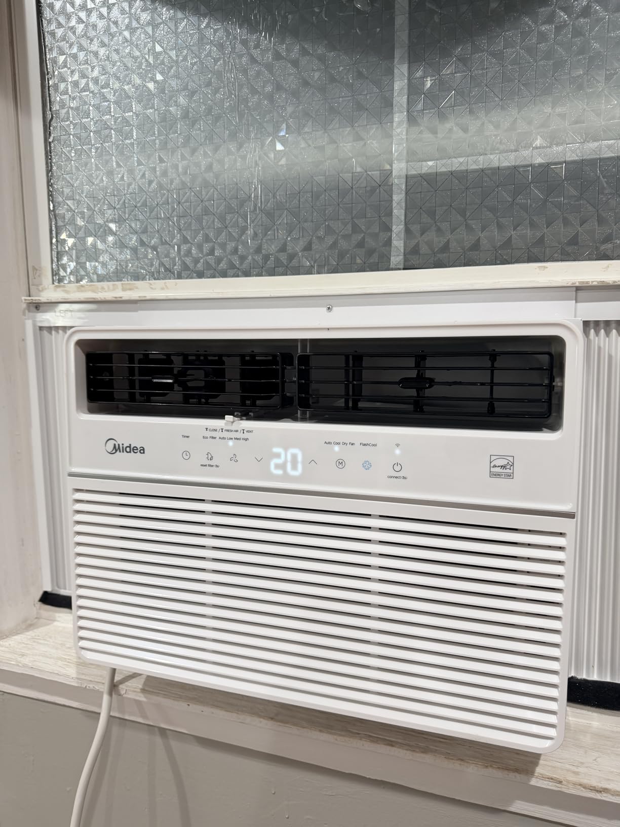 Midea 12,000 BTU Smart Inverter 115V Window Air Conditioner, 550 Sq Ft | Smart Control With App and Alexa Compatibility, Energy Saving Inverter Technology, Quiet, Remote control, Easy Installation customer photo 1