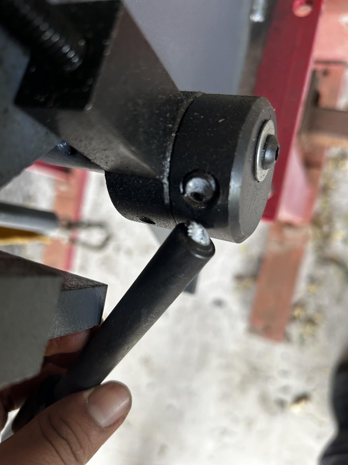 VEVOR Box and Pan Brake, 24in, Portable Metal Bender with 0-135 degree Bending Angle, 20 Gauge Low Carbon Steel & 14 Gauge Aluminum, 5 Adjustable Fingers customer photo 1
