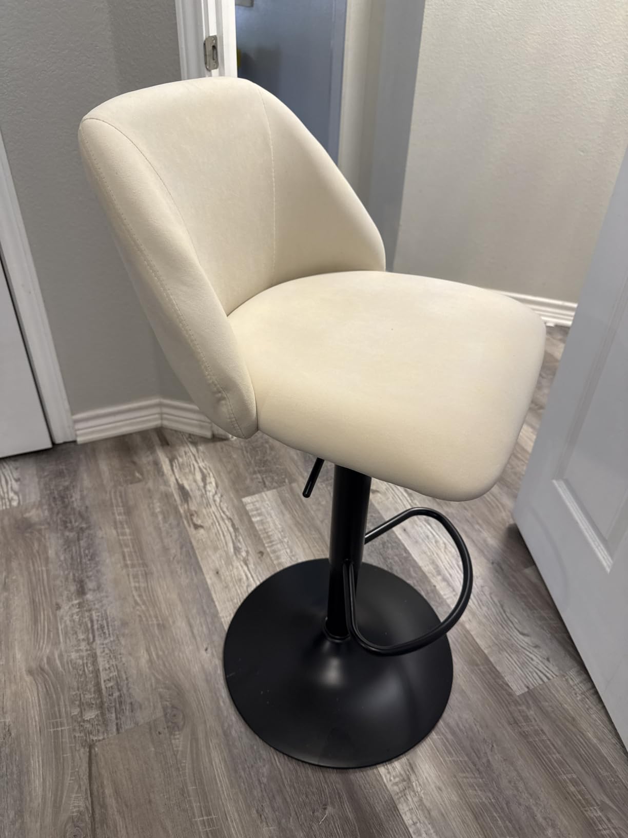 COLAMY Bar Stools Set of 3, Modern Swivel Bar Chairs, Adjustable Upholstered Barstools Counter Height with Full Backrest for Bar, Dining Room, Kitchen Island, Beige customer photo 1