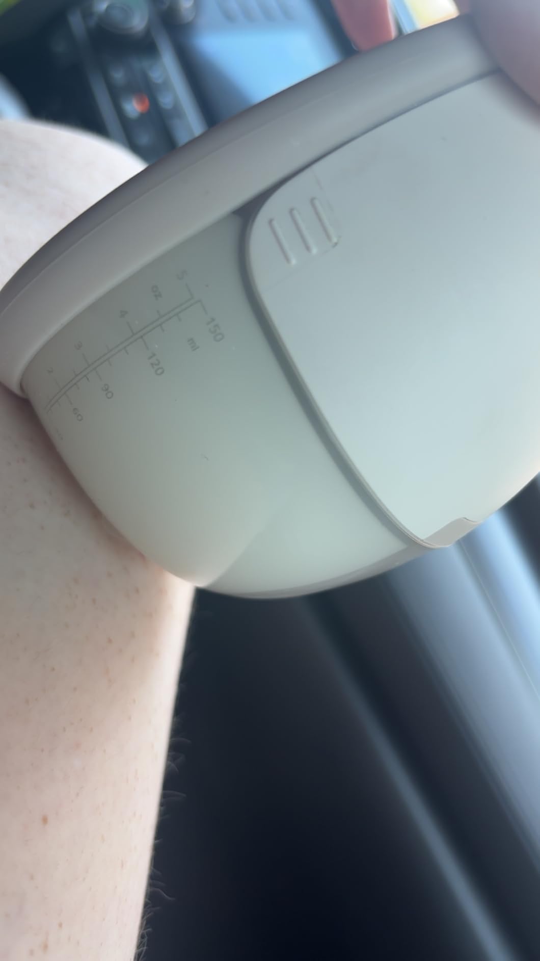 eufy Heated Wearable Breast Pump E20, Hands-Free, App Control | HeatFlow with 3 Heat Levels, App DIY Rhythm, Powerful 300mmHg Suction, 46dB Quiet Slim Fit, BPA-Free customer photo 2