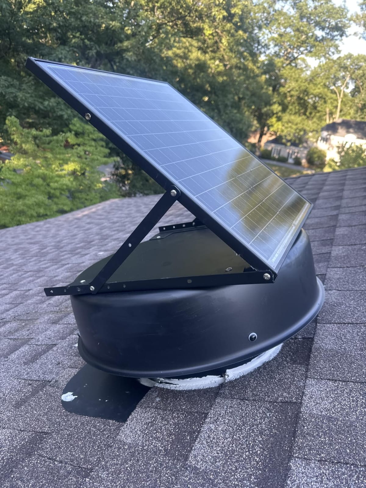 VEVOR 50W Solar Attic Fan, 3000 CFM with Smart Control, Built-in Smoke & Temperature Sensors, Weatherproof & Low-Noise for Roof Ventilation customer photo 1
