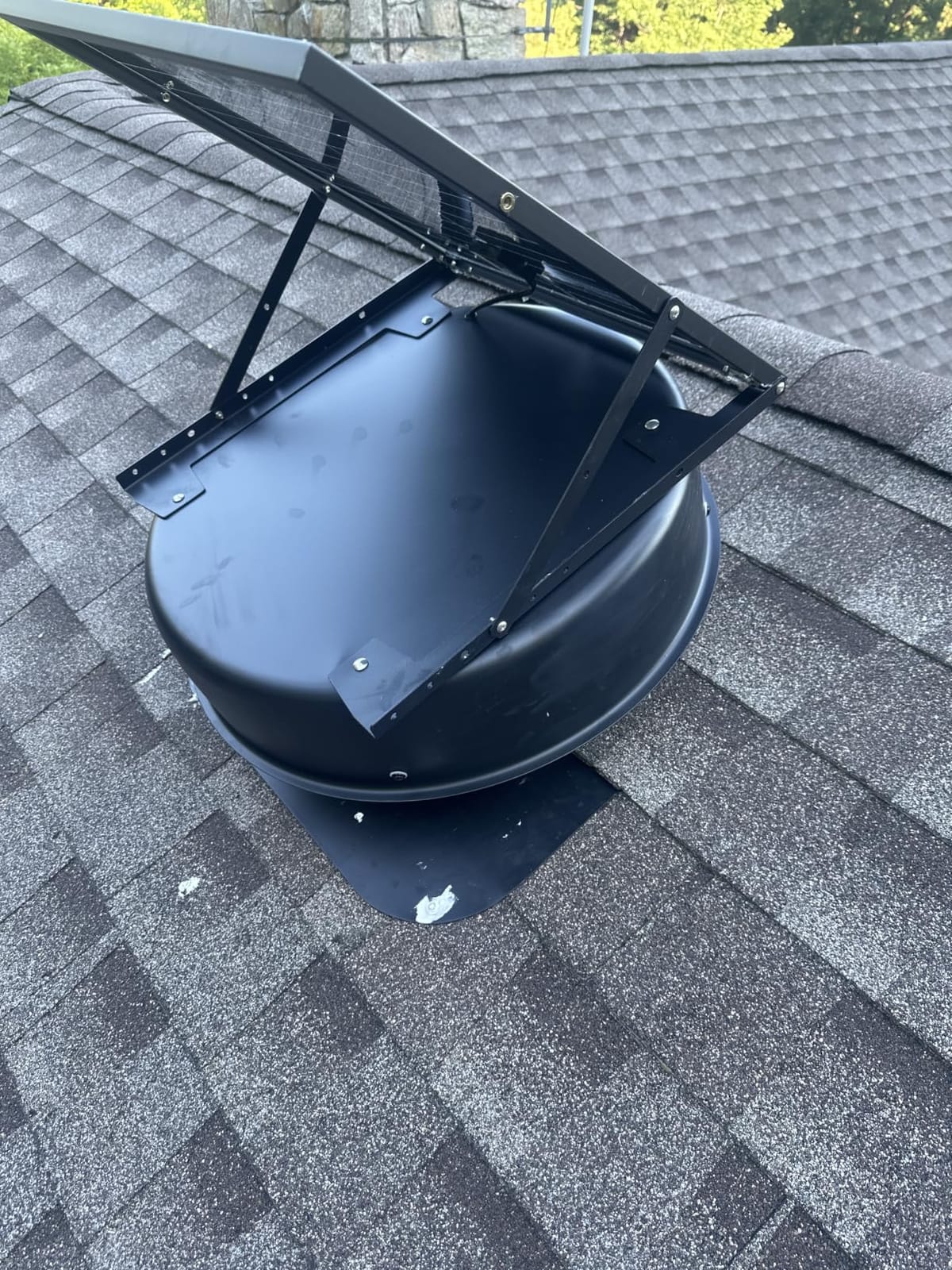 VEVOR 50W Solar Attic Fan, 3000 CFM with Smart Control, Built-in Smoke & Temperature Sensors, Weatherproof & Low-Noise for Roof Ventilation customer photo 2