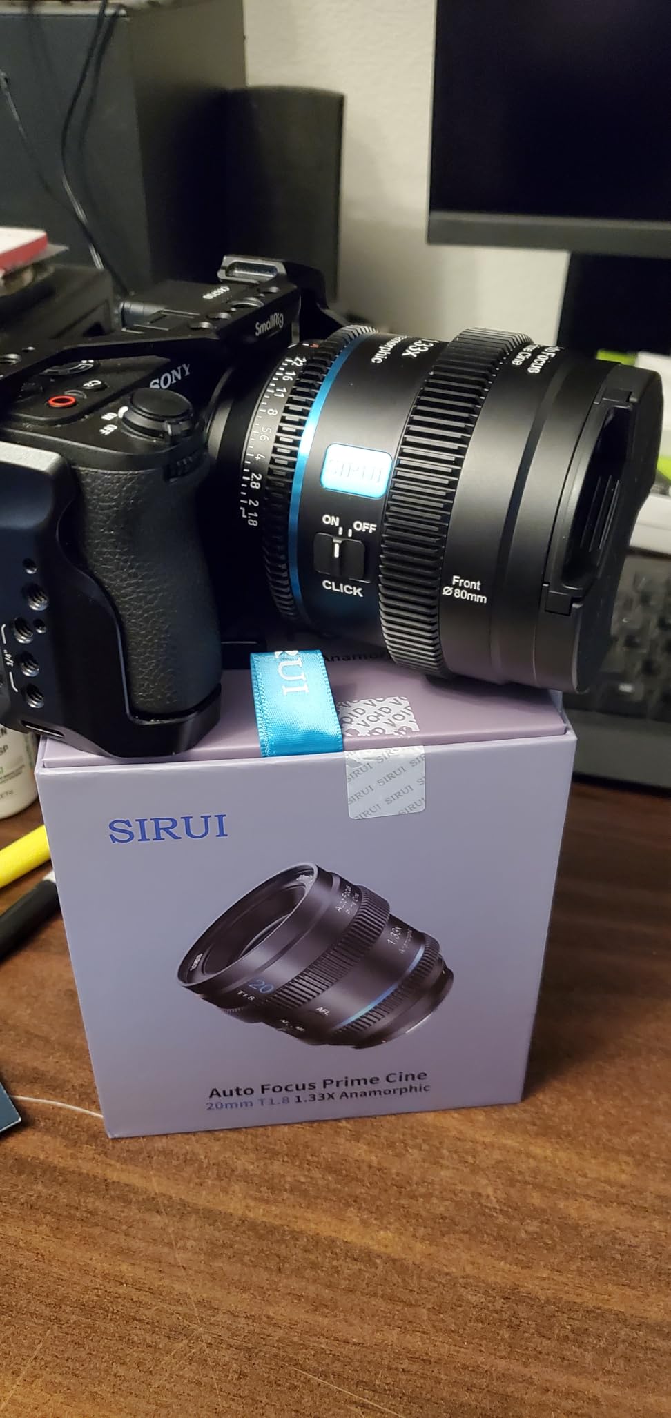 SIRUI 20mm T1.8 1.33X Anamorphic Lens, S35 Autofocus Lens for E Mount Cameras, A6500, A6700, FX3/30, ZV-E Series, A7 Series, A9/9II (Blue Flare) customer photo 2